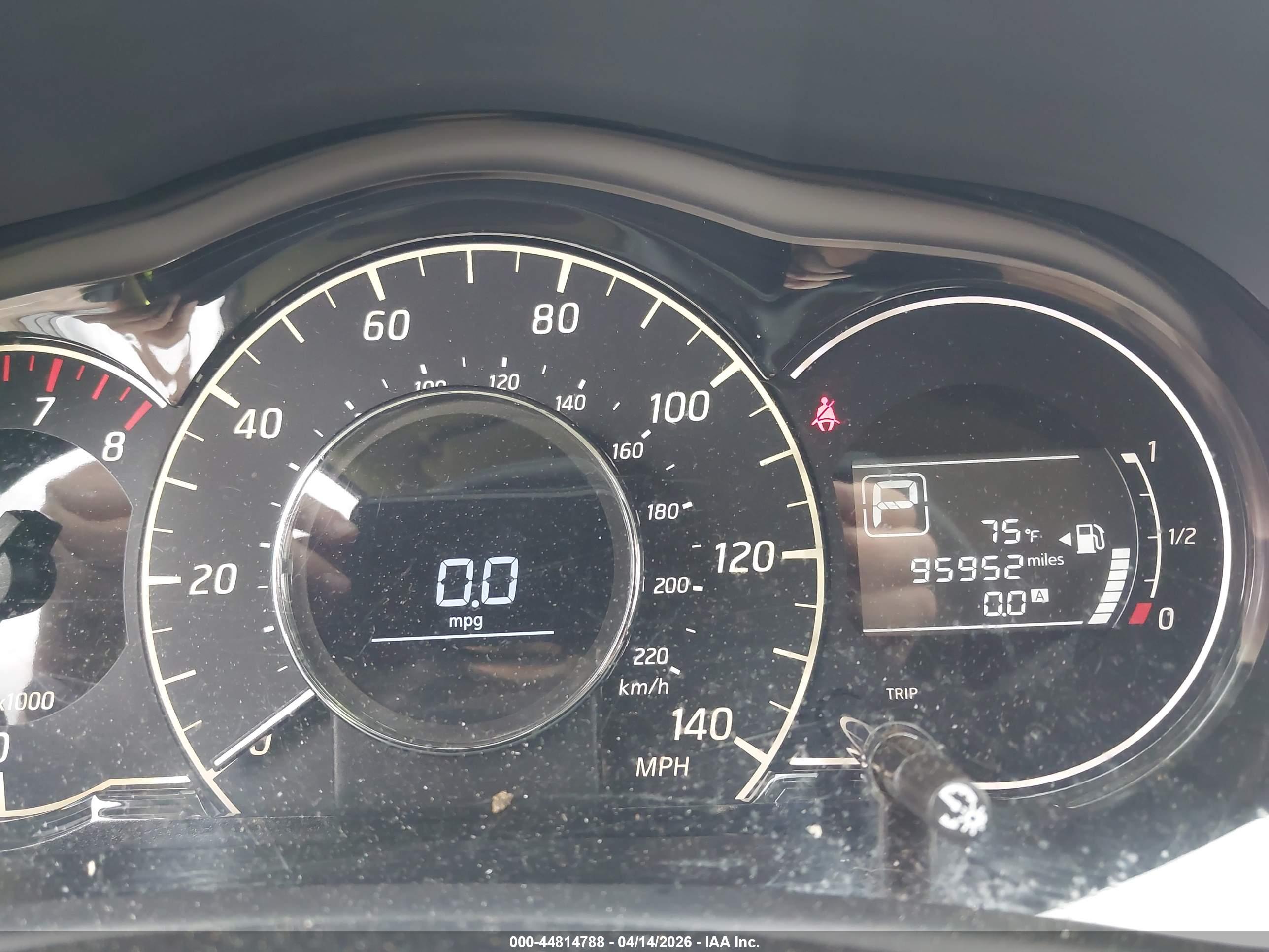 NISSAN VERSA image 7