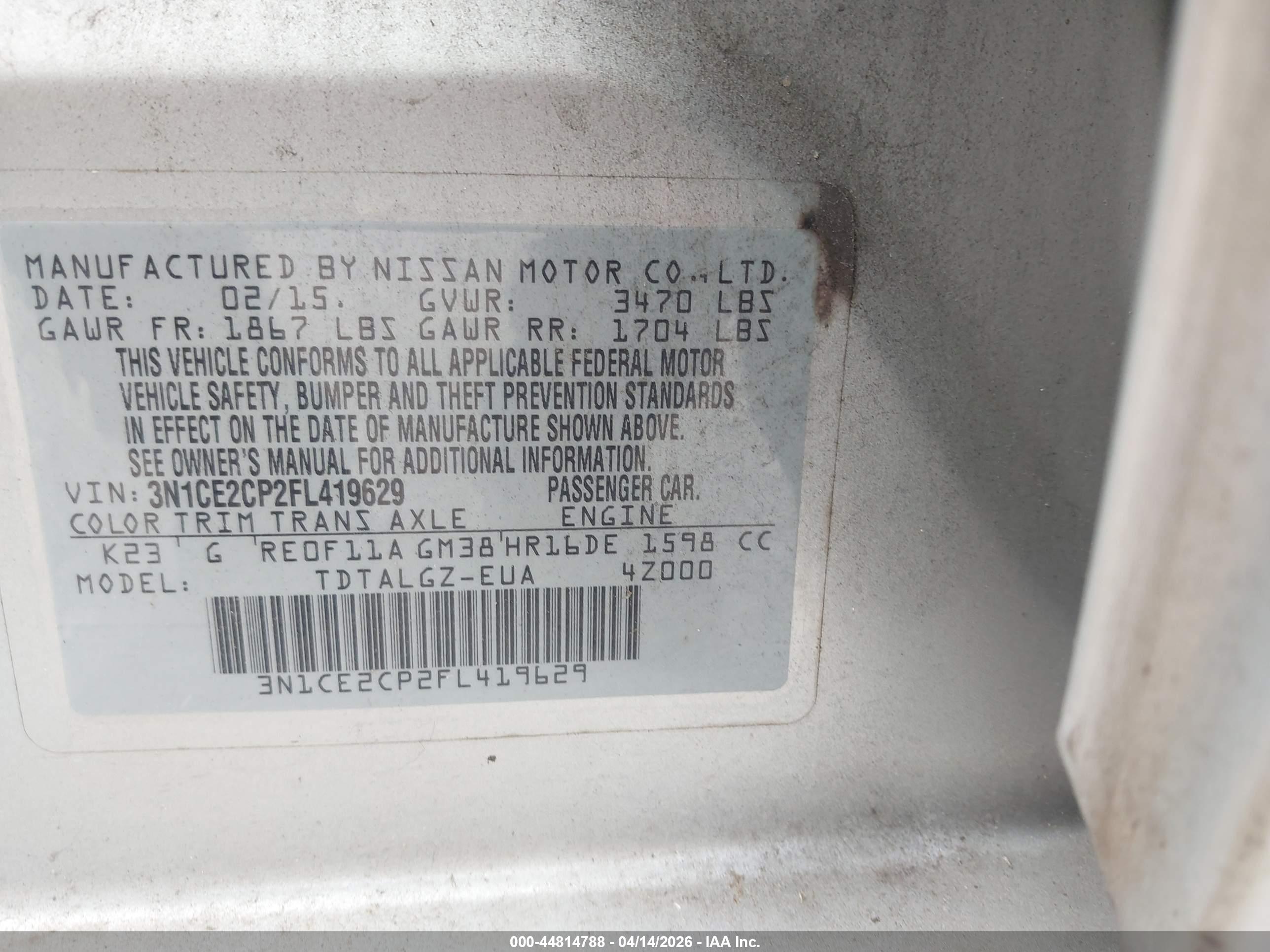 NISSAN VERSA image 9