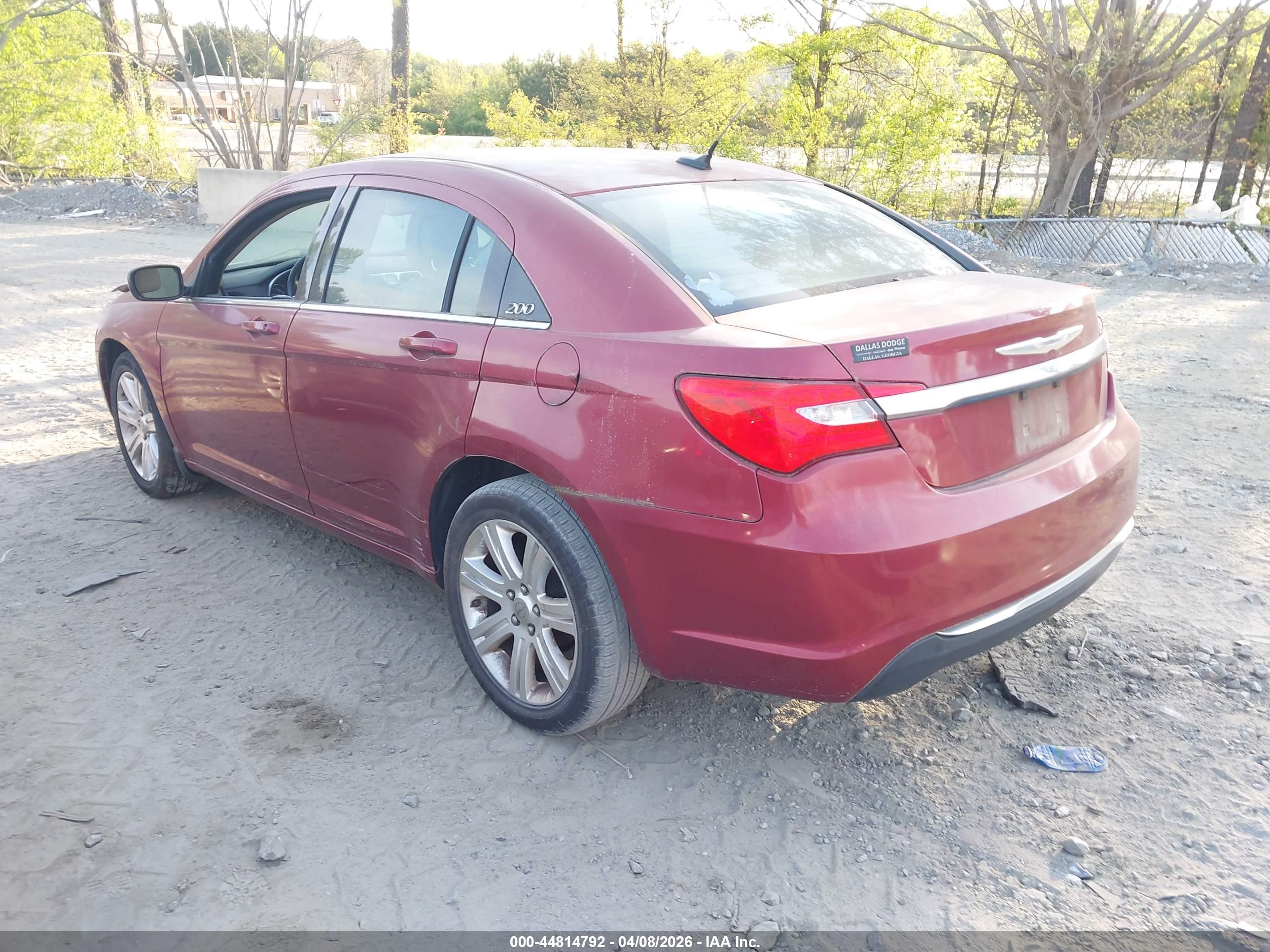 CHRYSLER 200 image 3