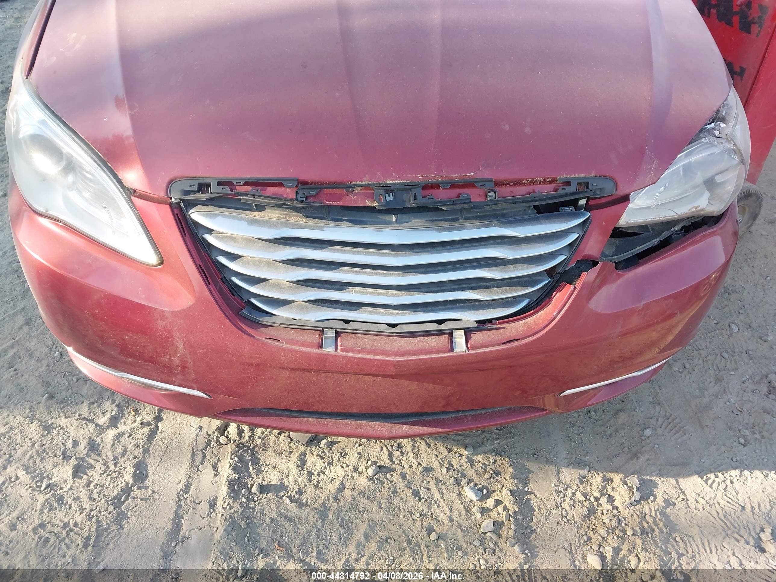 CHRYSLER 200 image 6