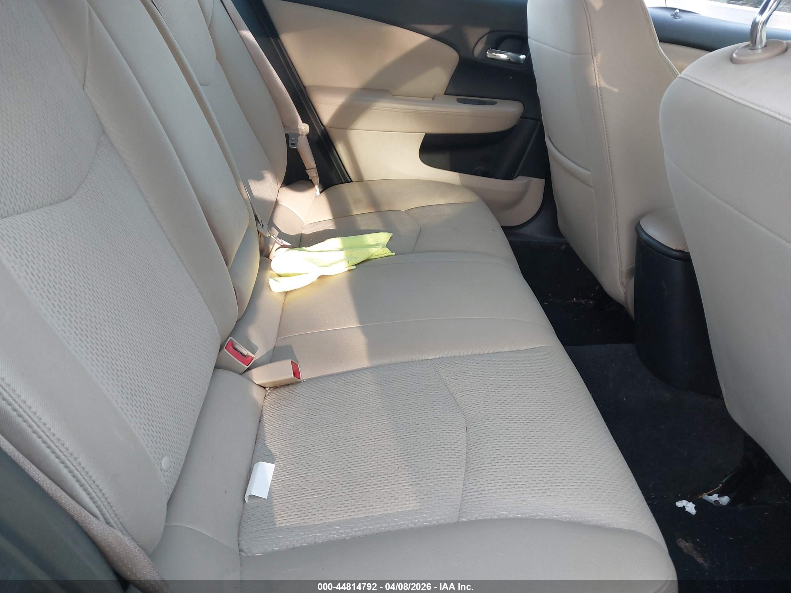 CHRYSLER 200 image 8