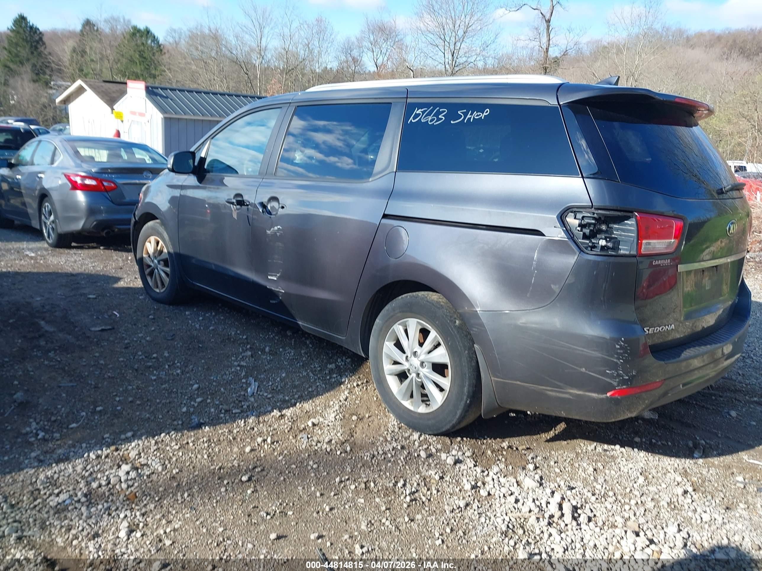 KIA SEDONA image 3