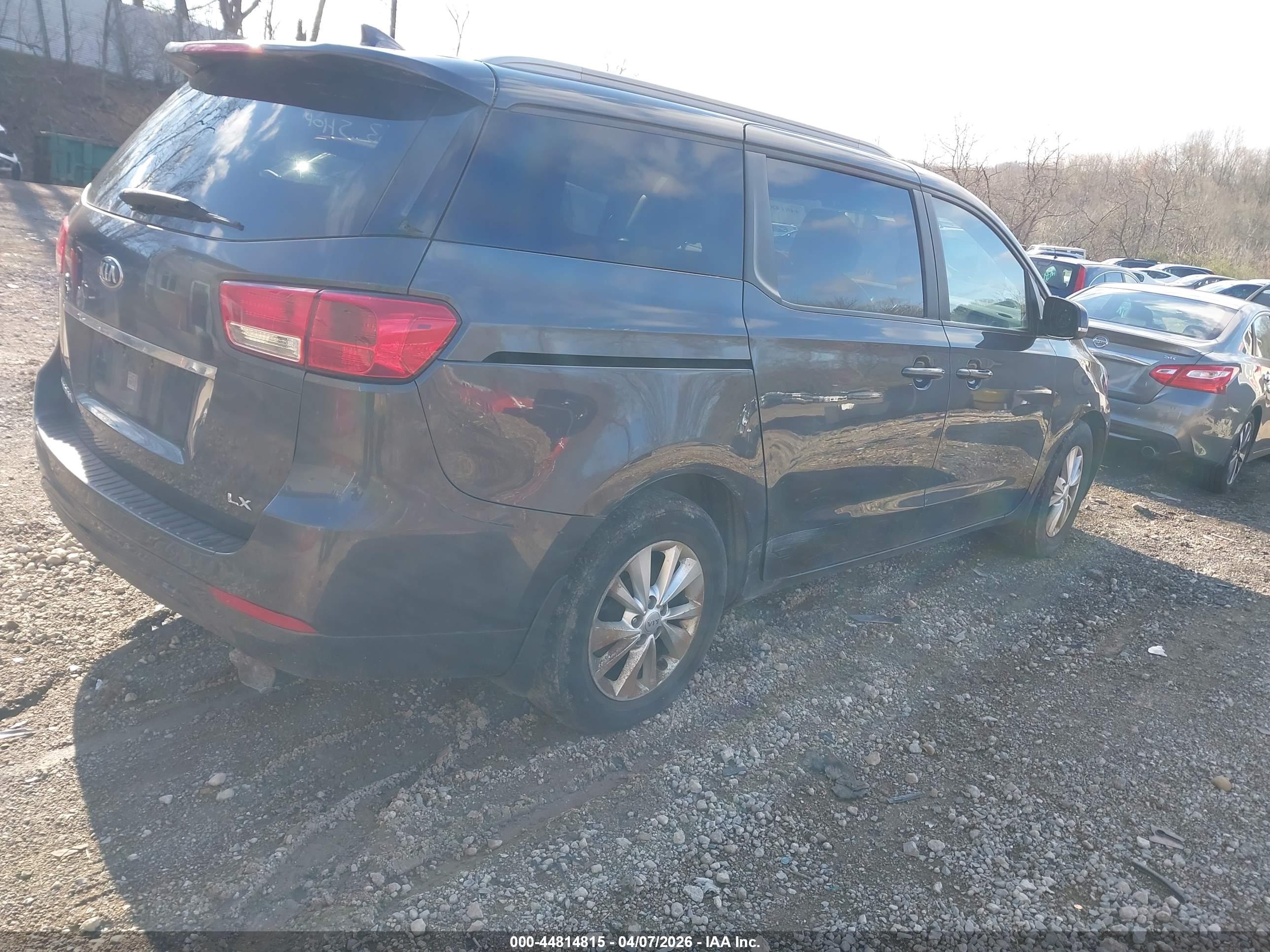 KIA SEDONA image 4