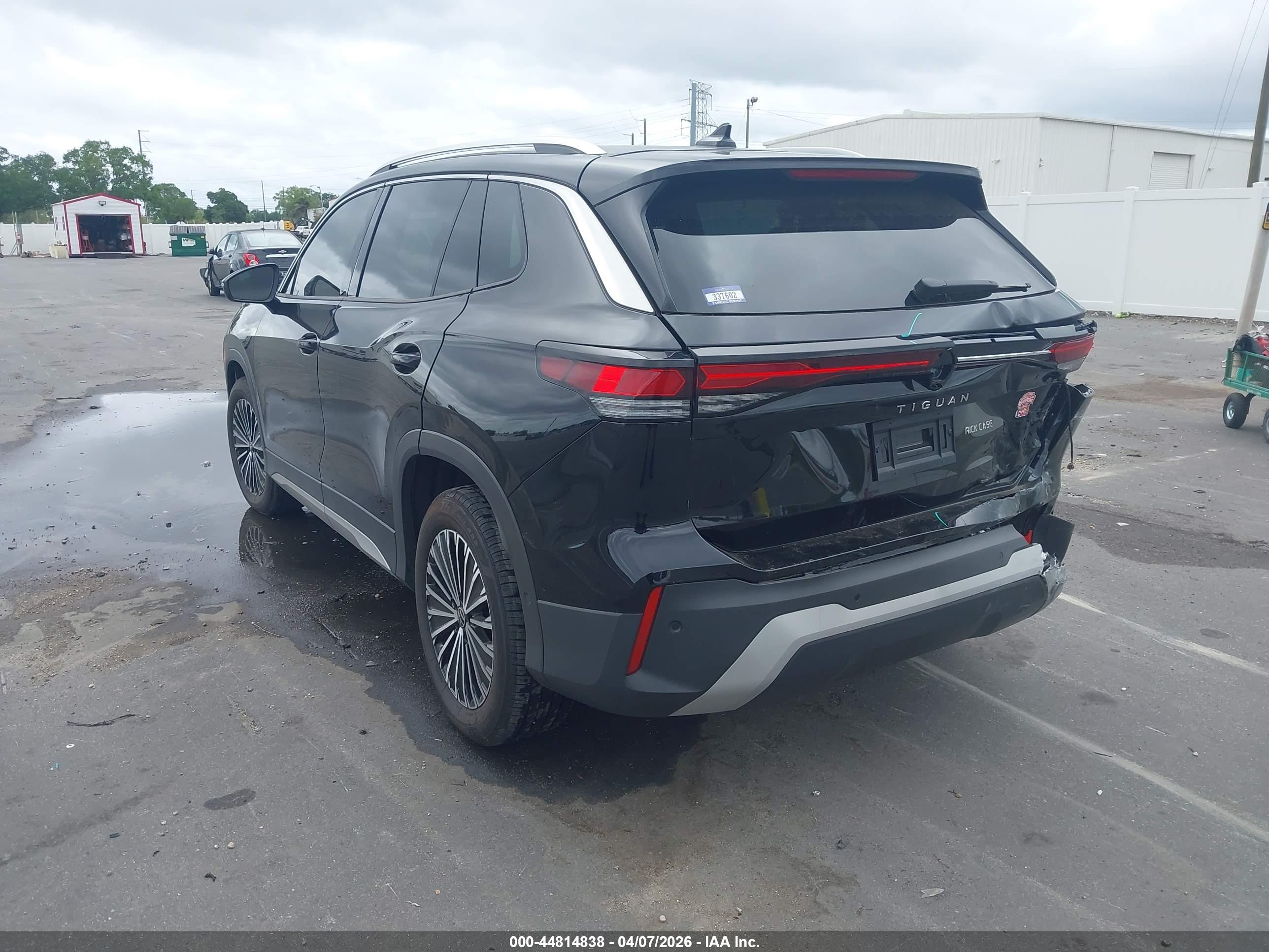 VOLKSWAGEN TIGUAN image 3