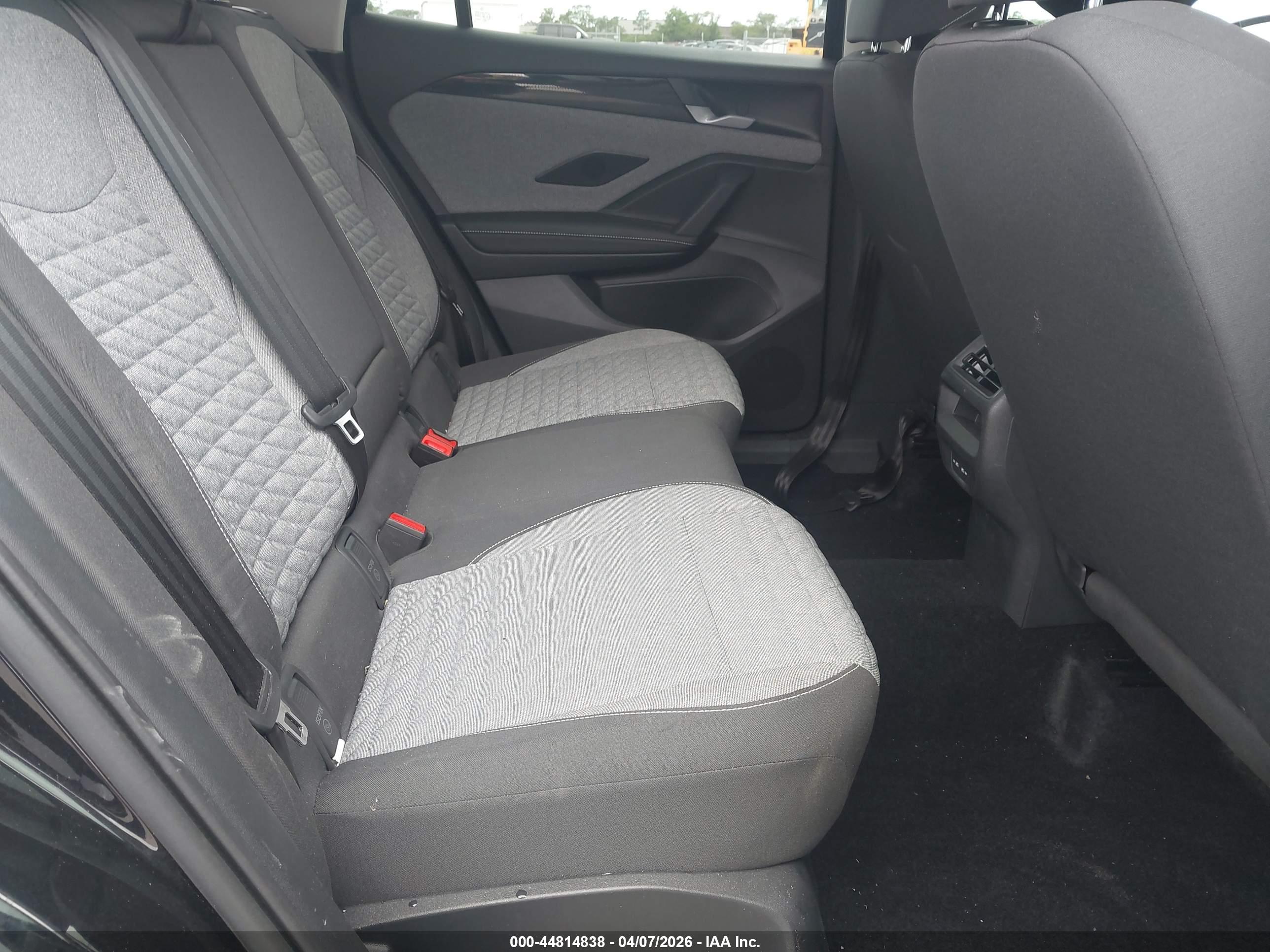 VOLKSWAGEN TIGUAN image 8