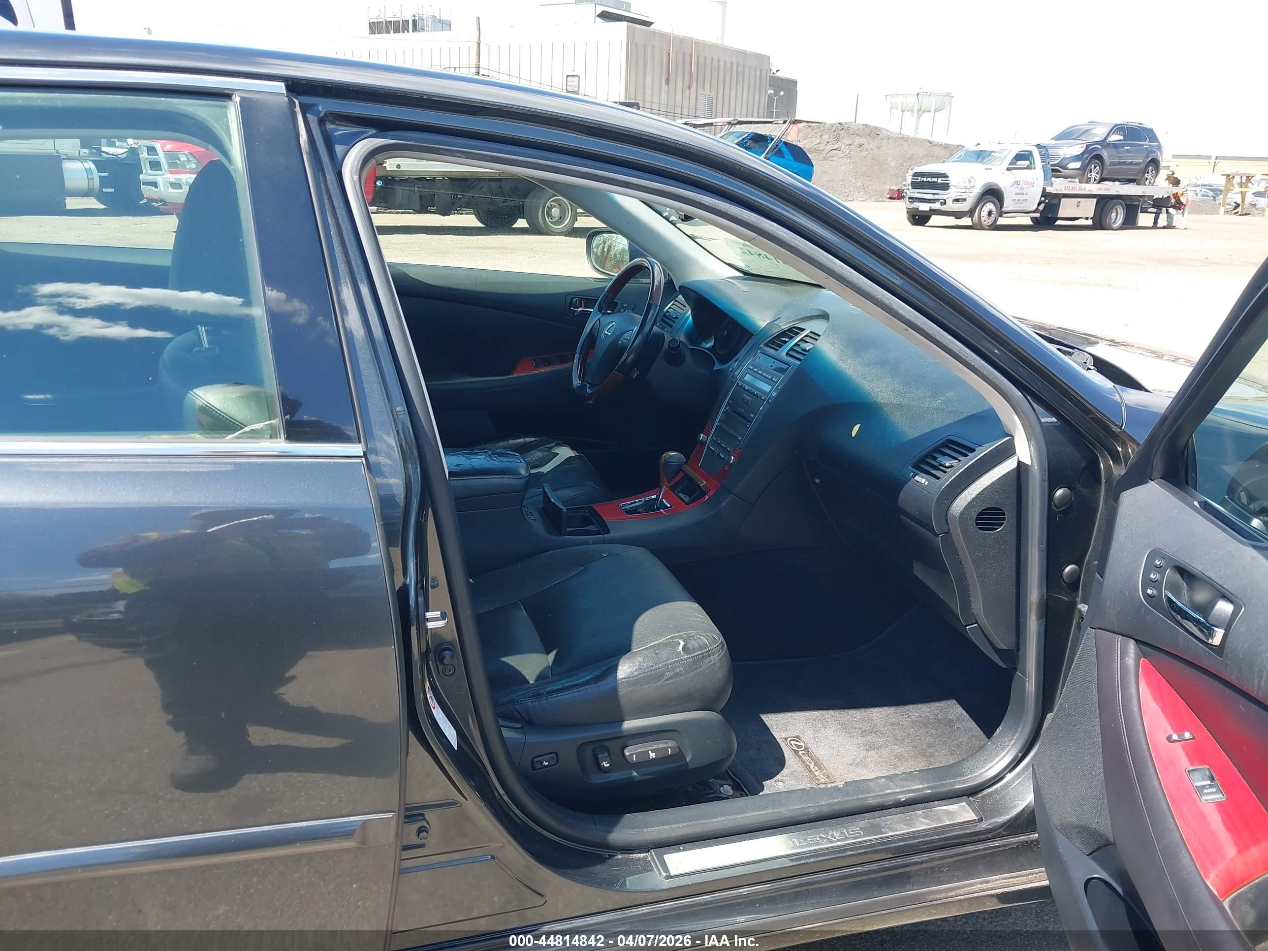 LEXUS ES image 5