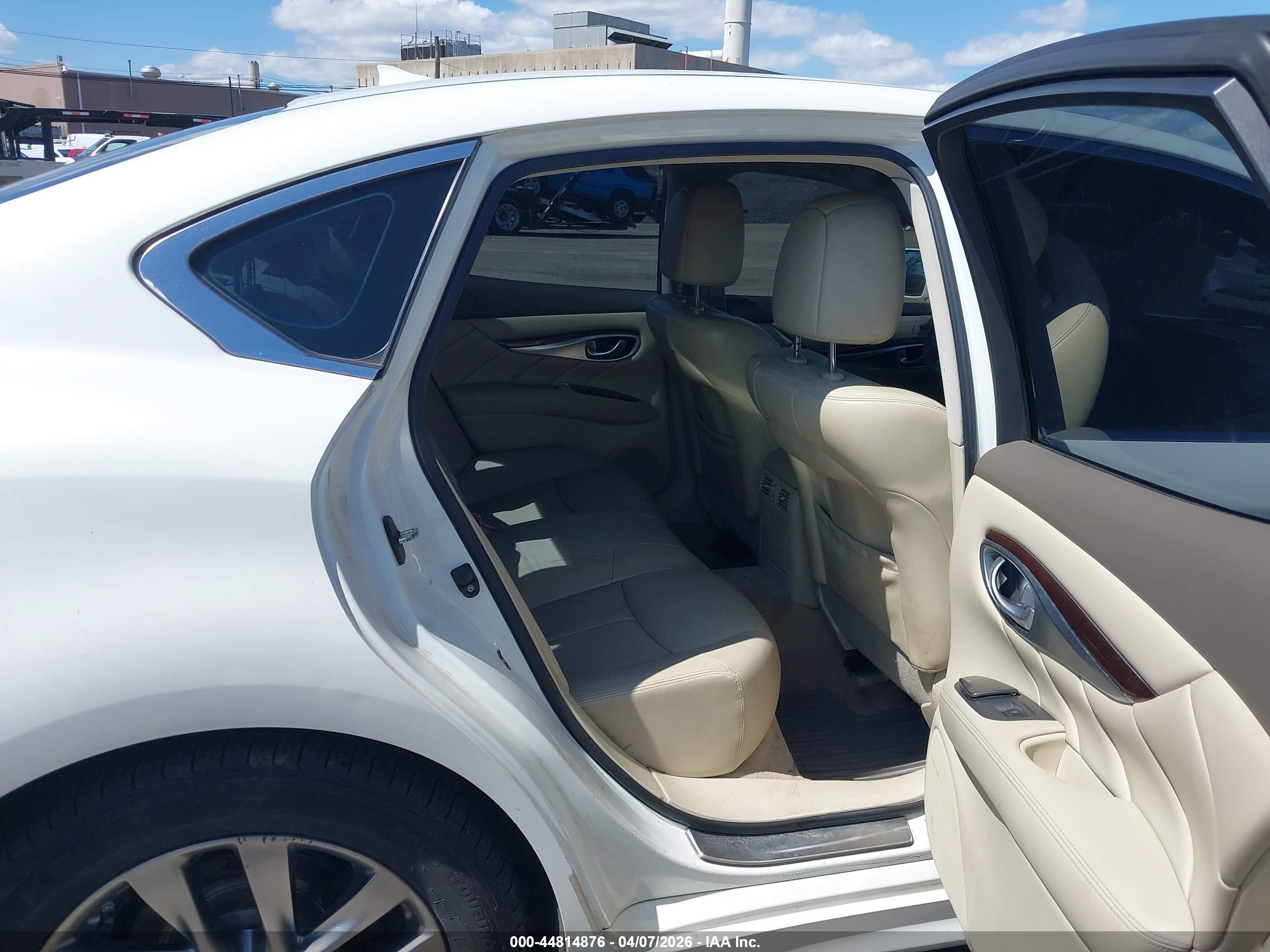 INFINITI M37X image 8