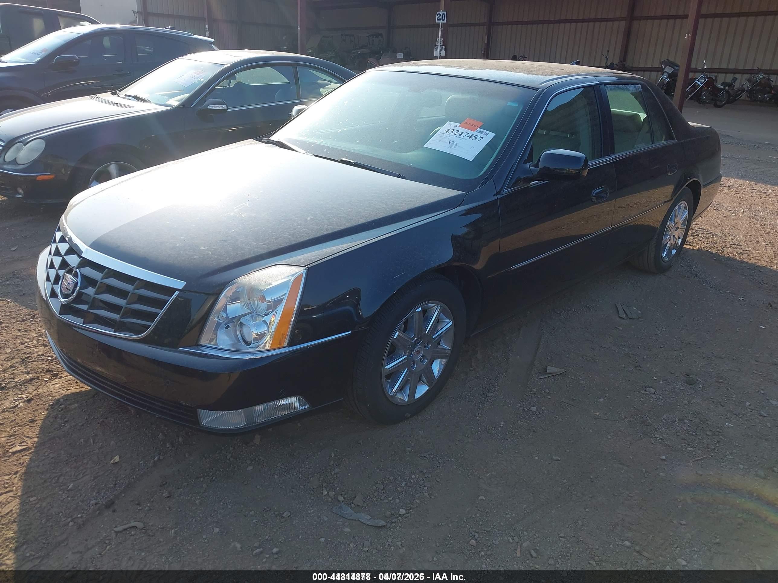 CADILLAC DTS image 2