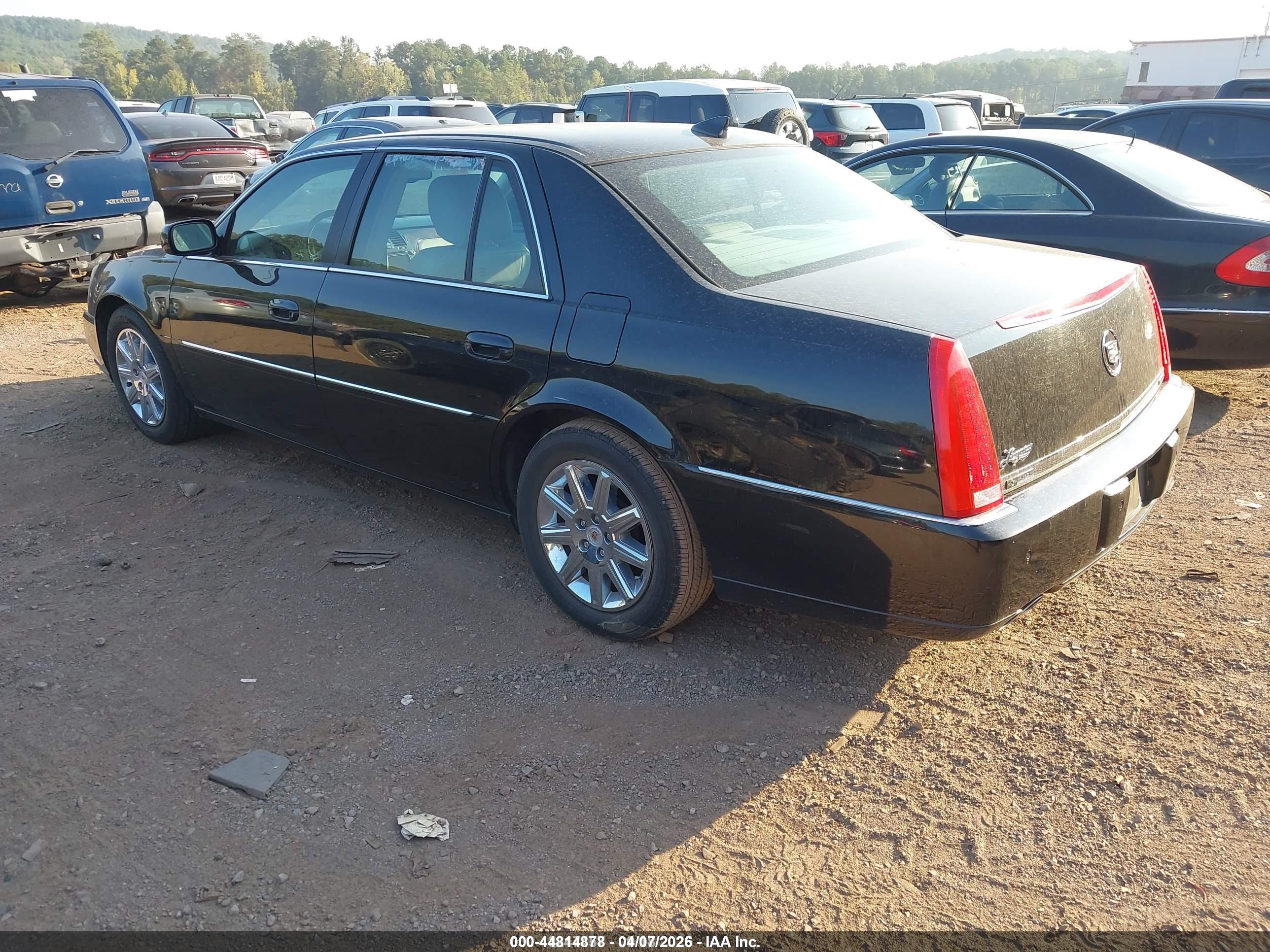 CADILLAC DTS image 3