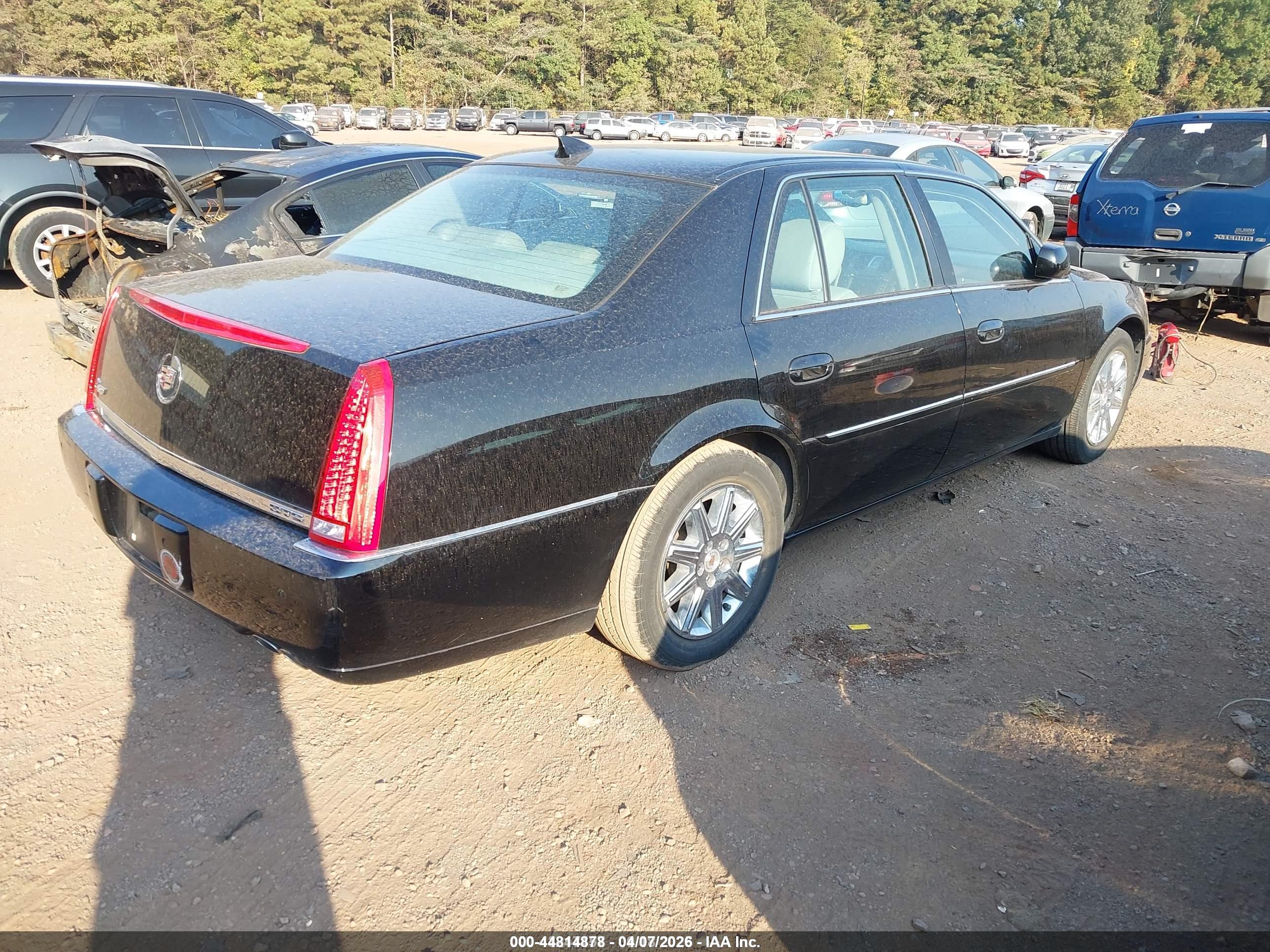 CADILLAC DTS image 4