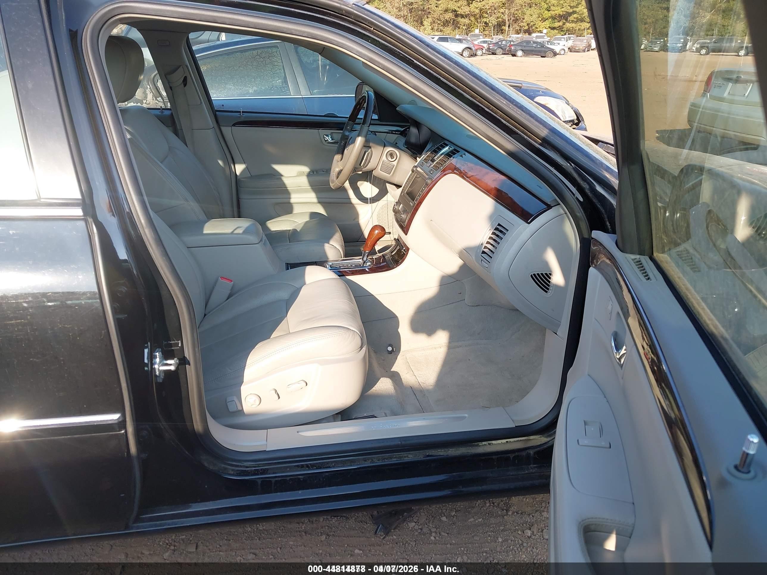 CADILLAC DTS image 5