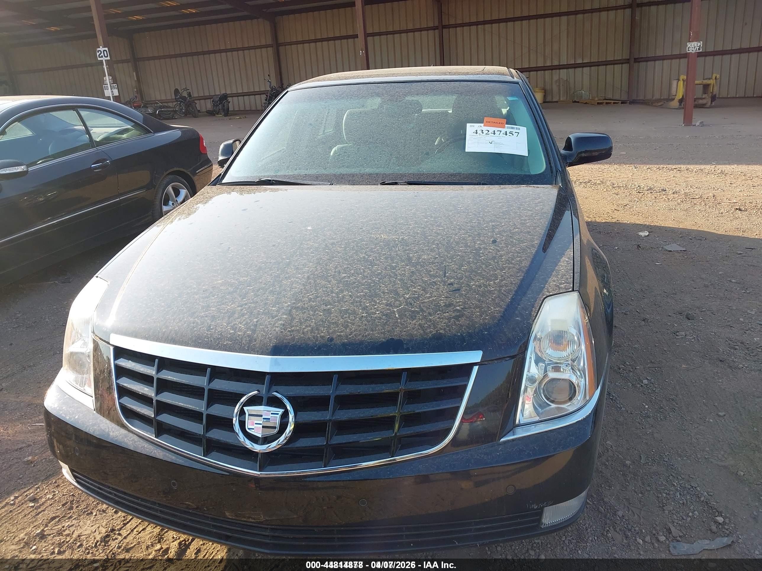 CADILLAC DTS image 6