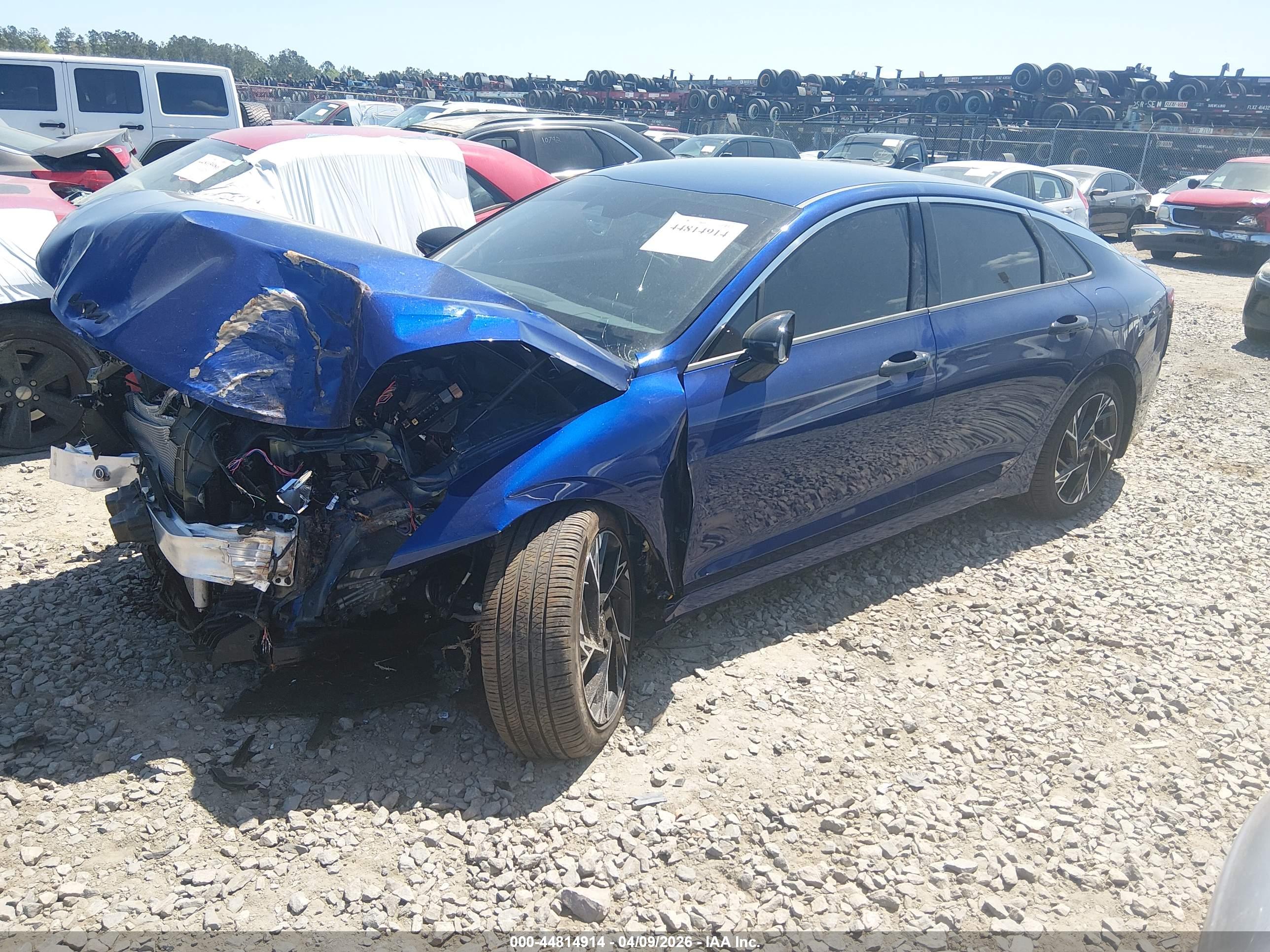 KIA K5 image 2