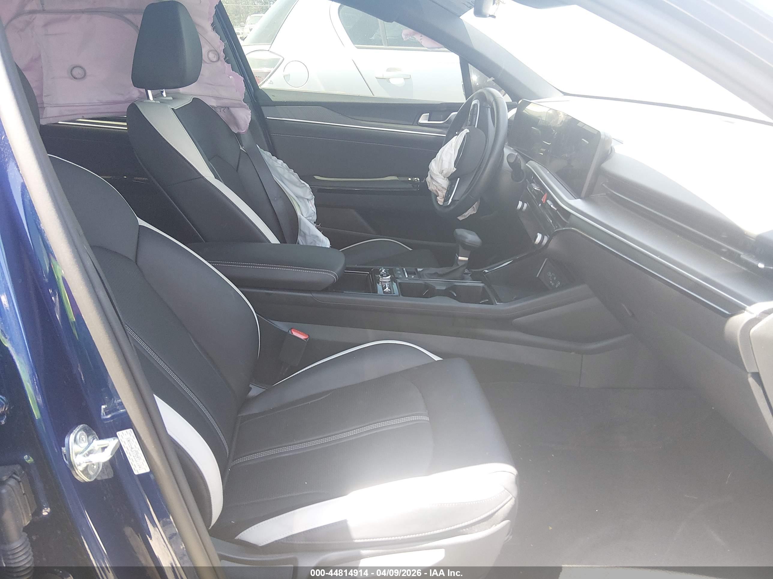 KIA K5 image 5