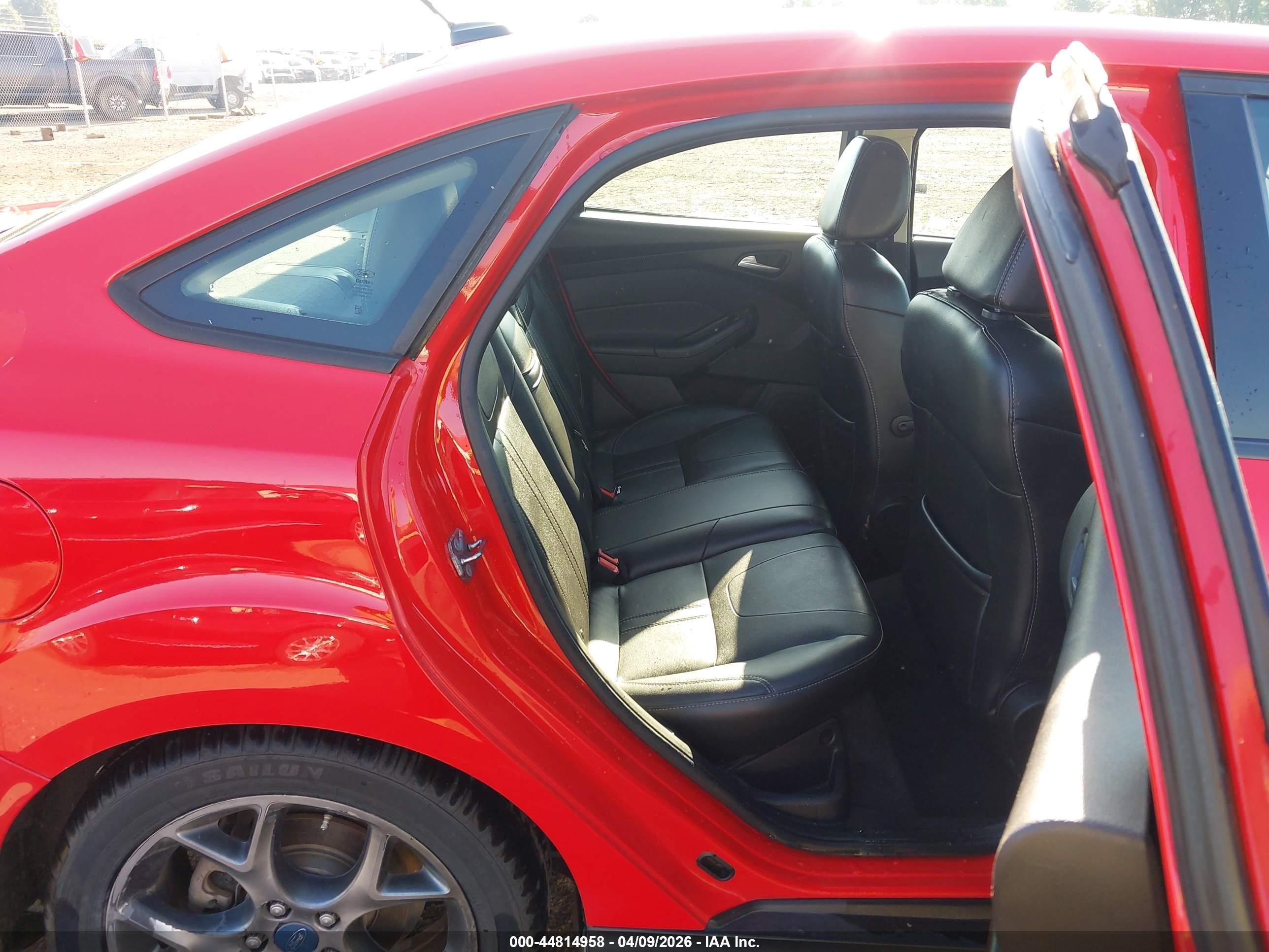 FORD FOCUS image 8