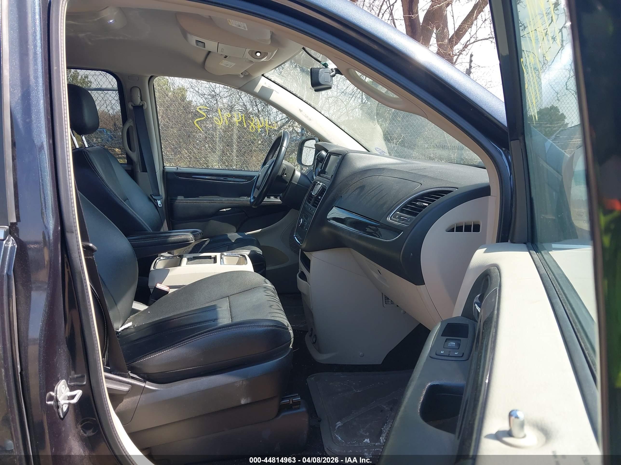 CHRYSLER TOWN image 5
