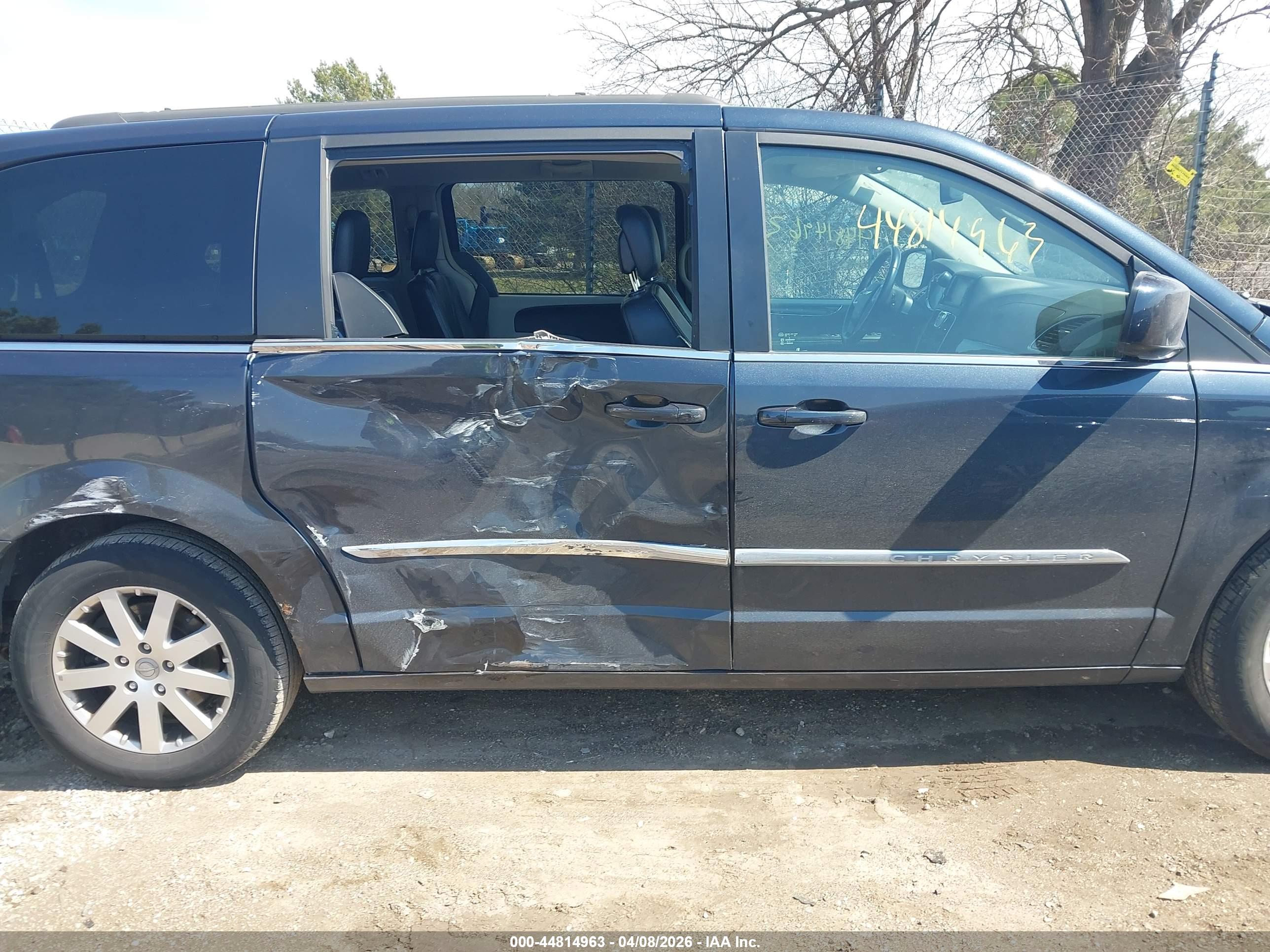 CHRYSLER TOWN image 6