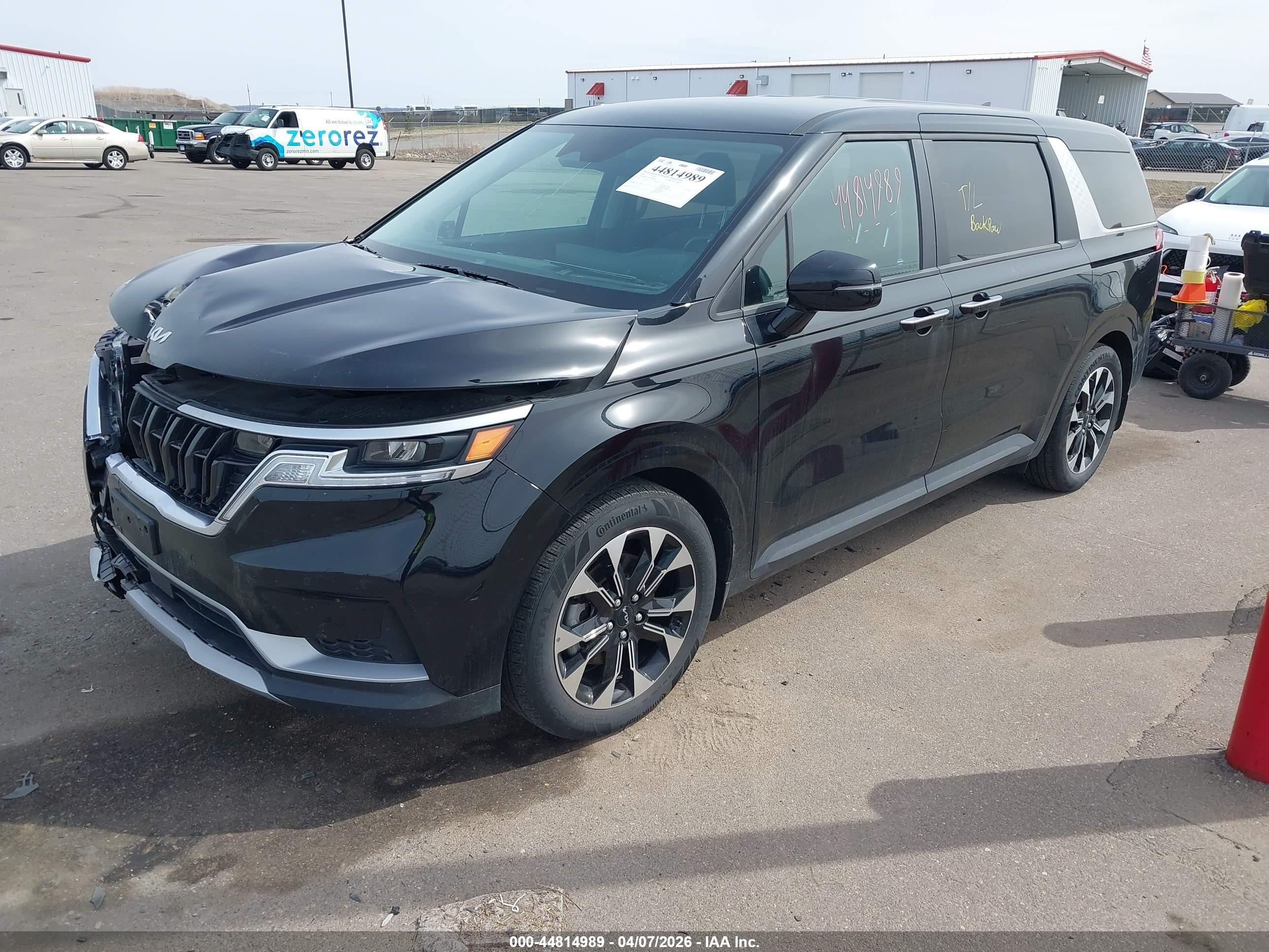 KIA CARNIVAL image 2