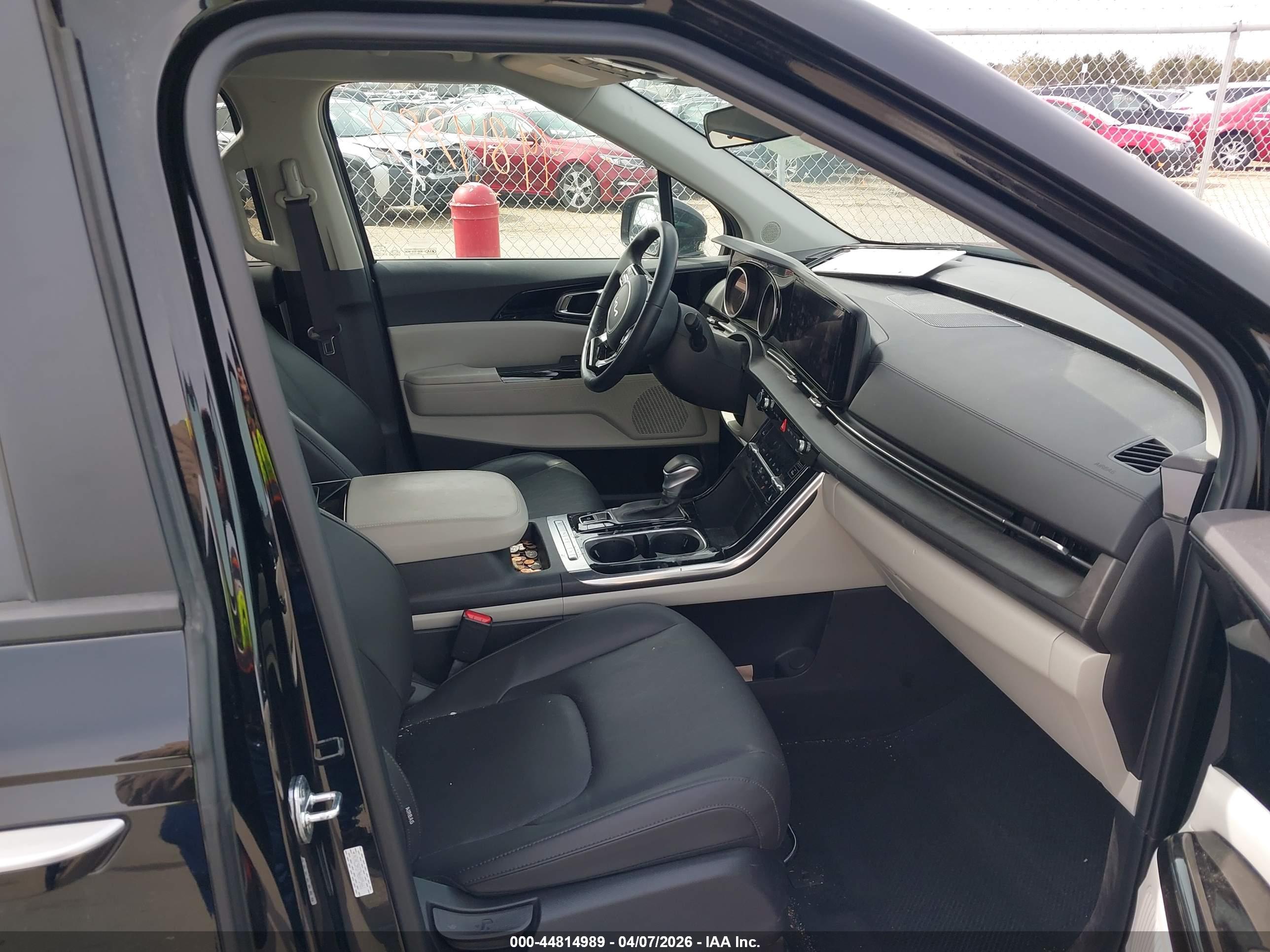 KIA CARNIVAL image 5