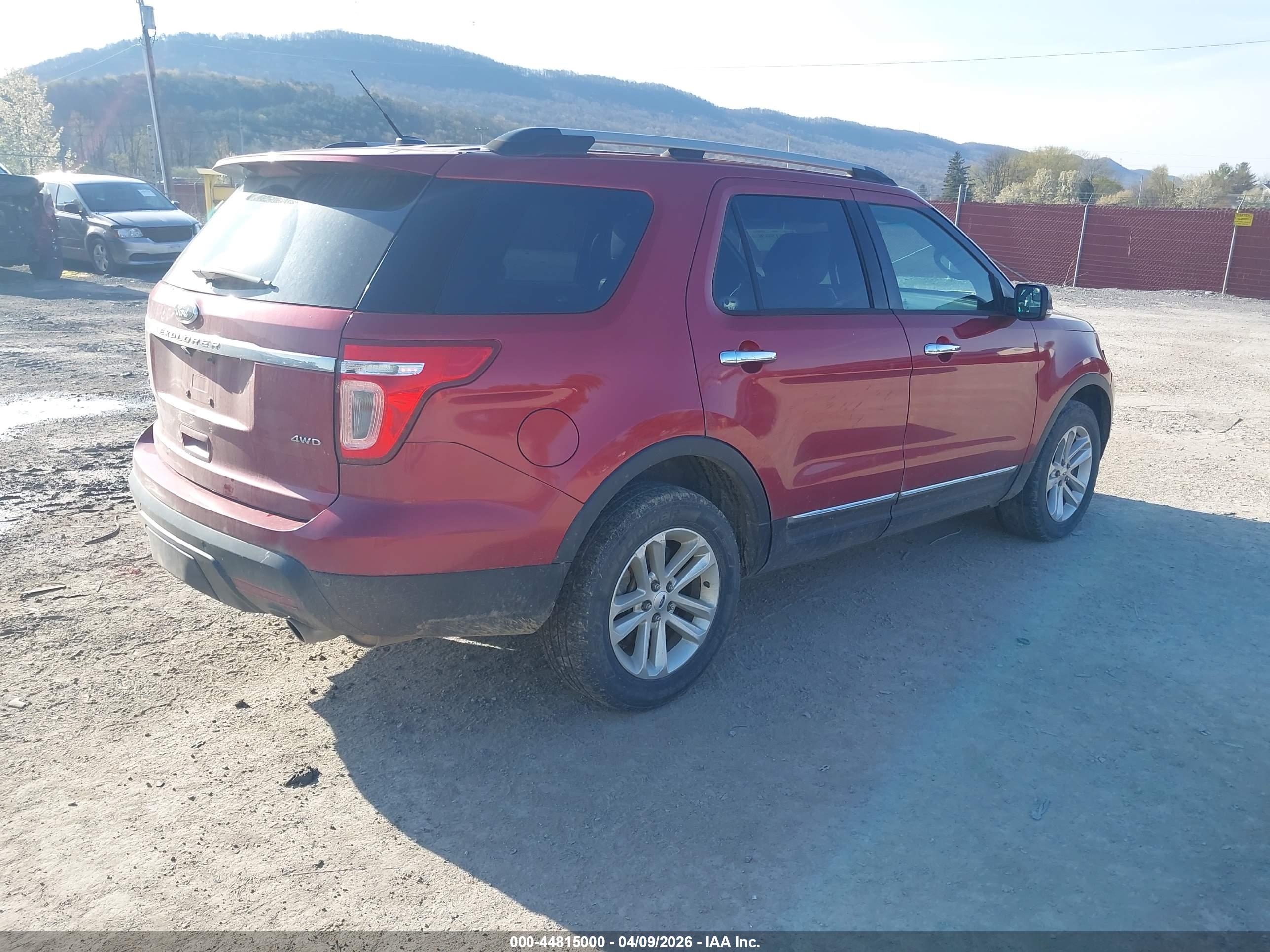 FORD EXPLORER image 4