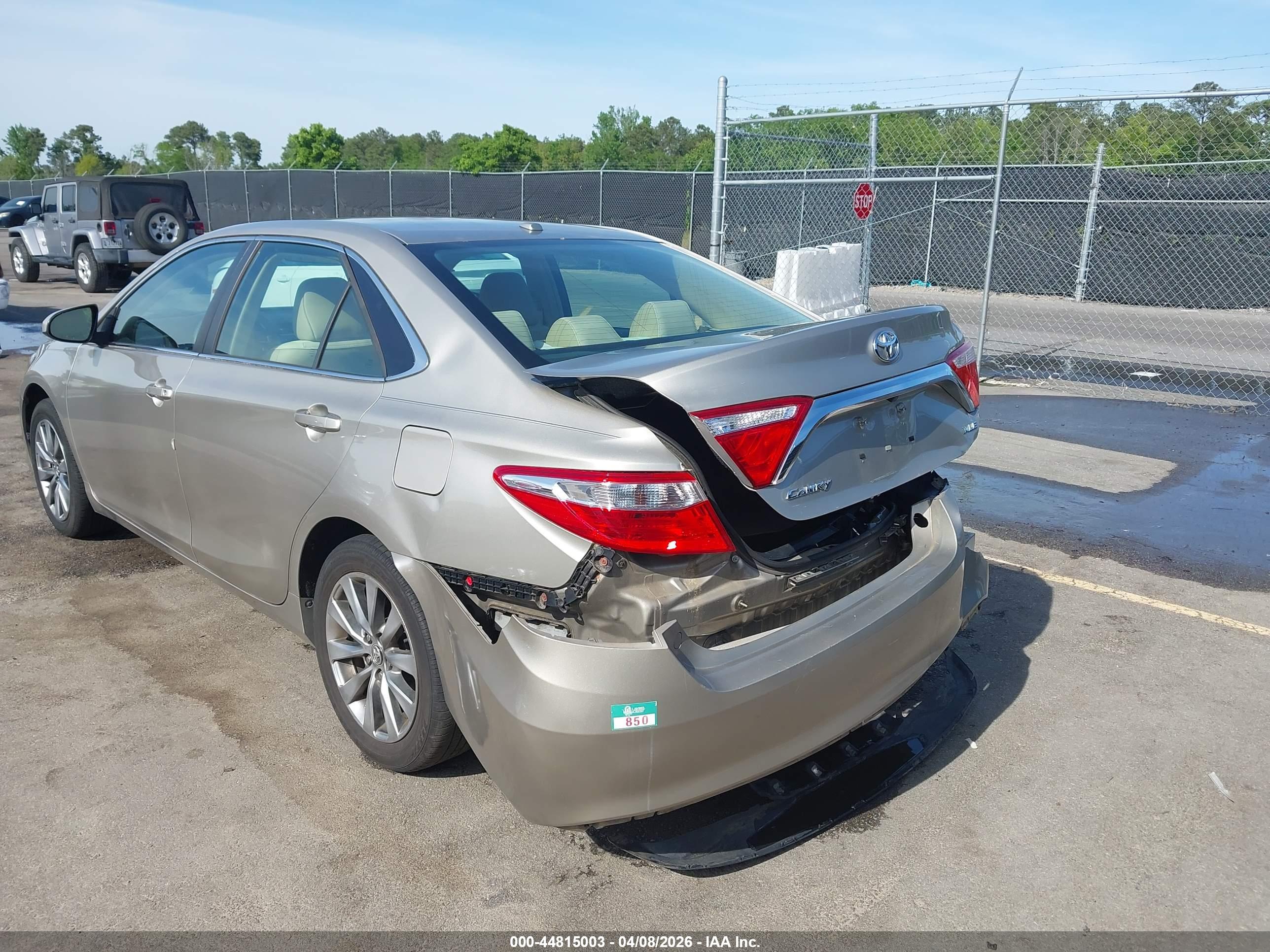 TOYOTA CAMRY image 3