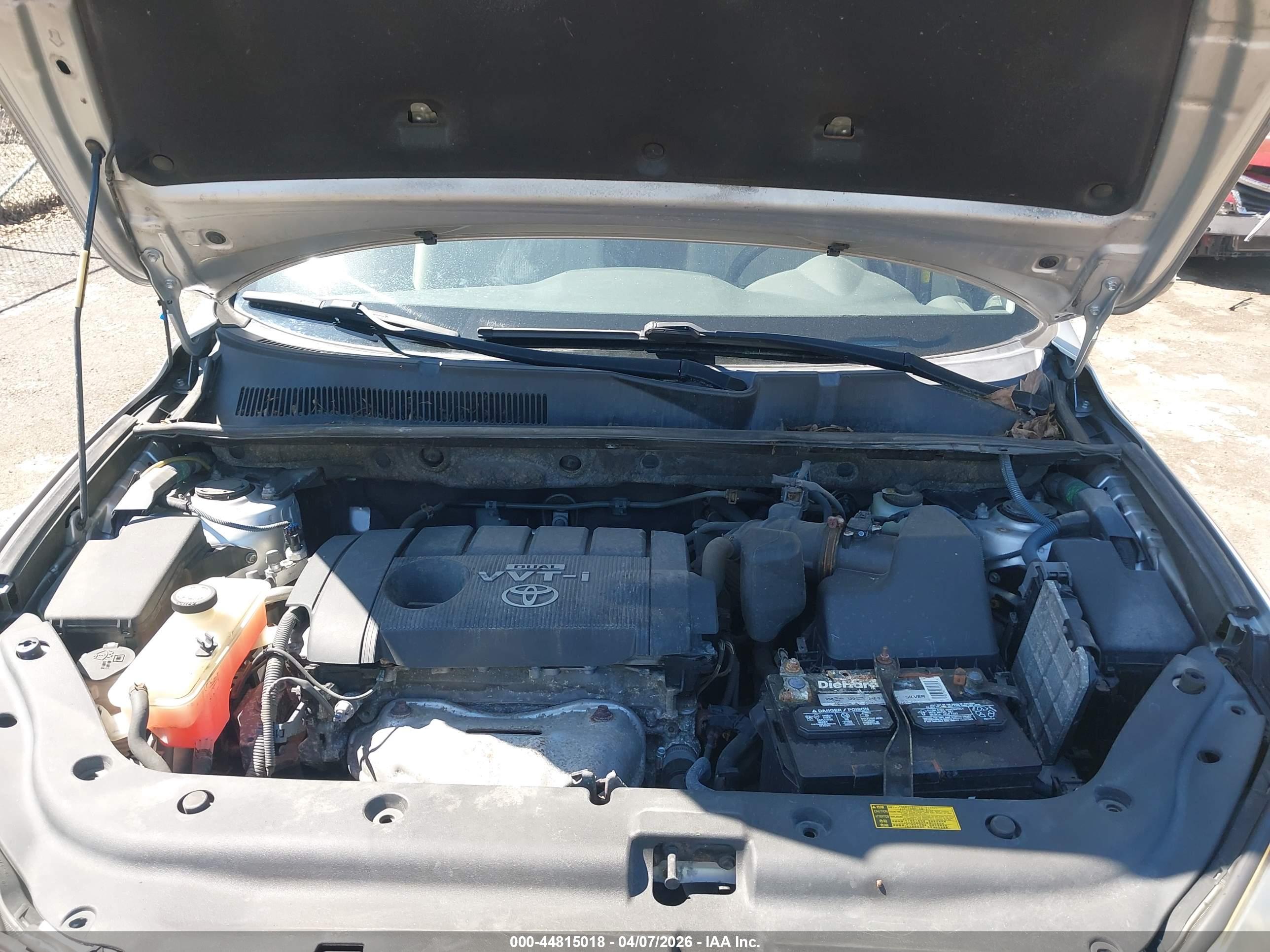TOYOTA RAV4 image 10