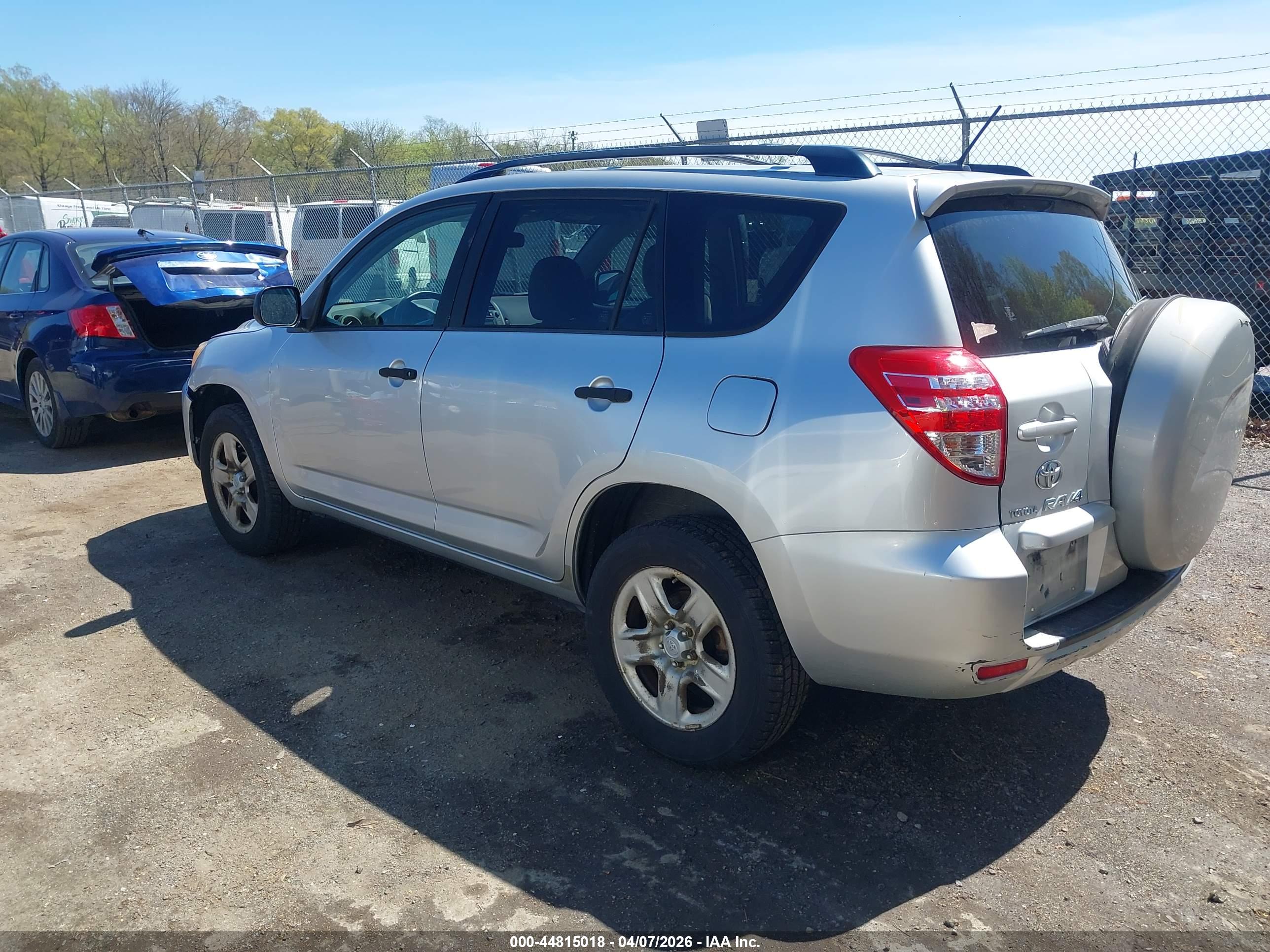 TOYOTA RAV4 image 3