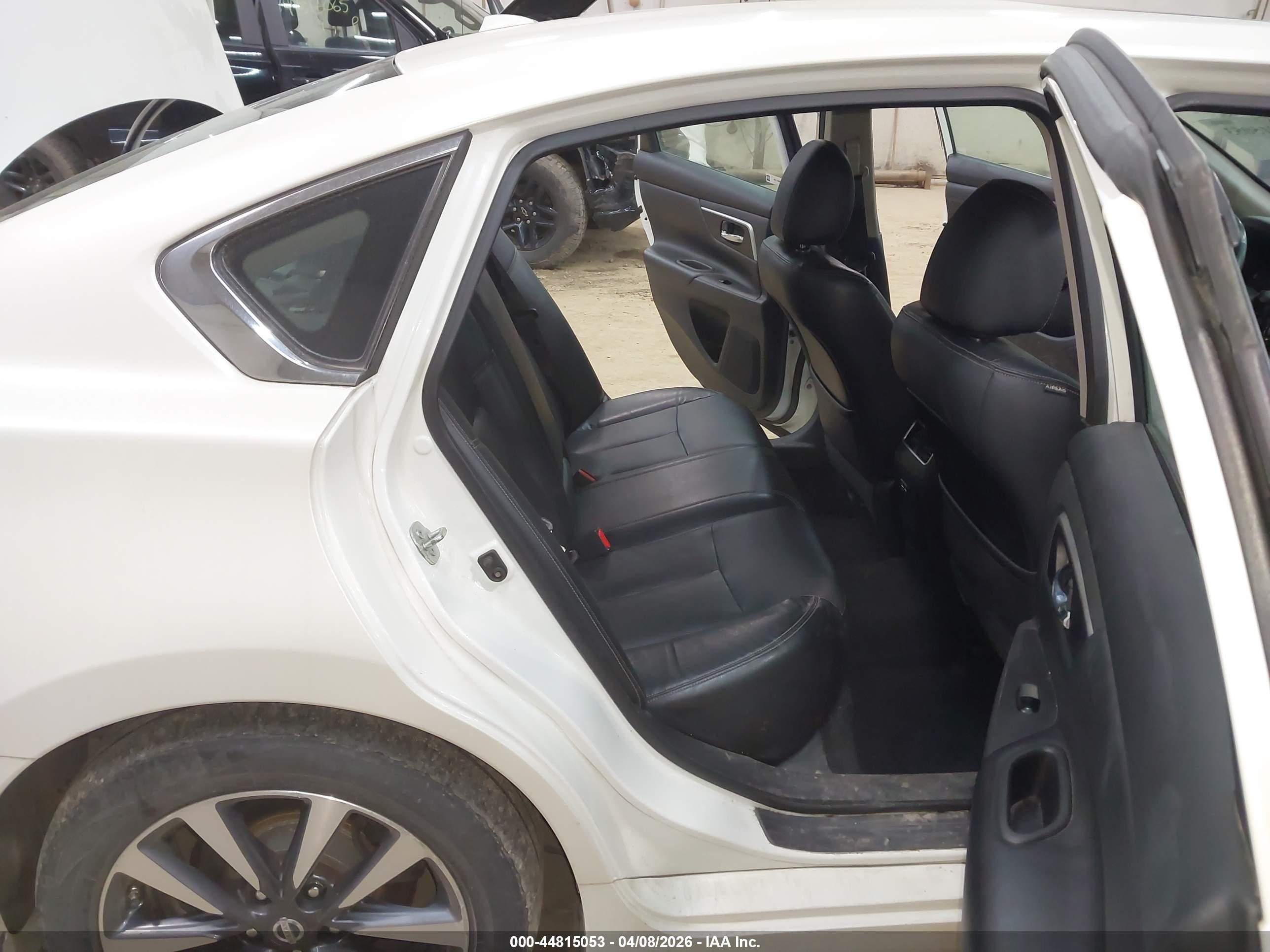 NISSAN ALTIMA image 8
