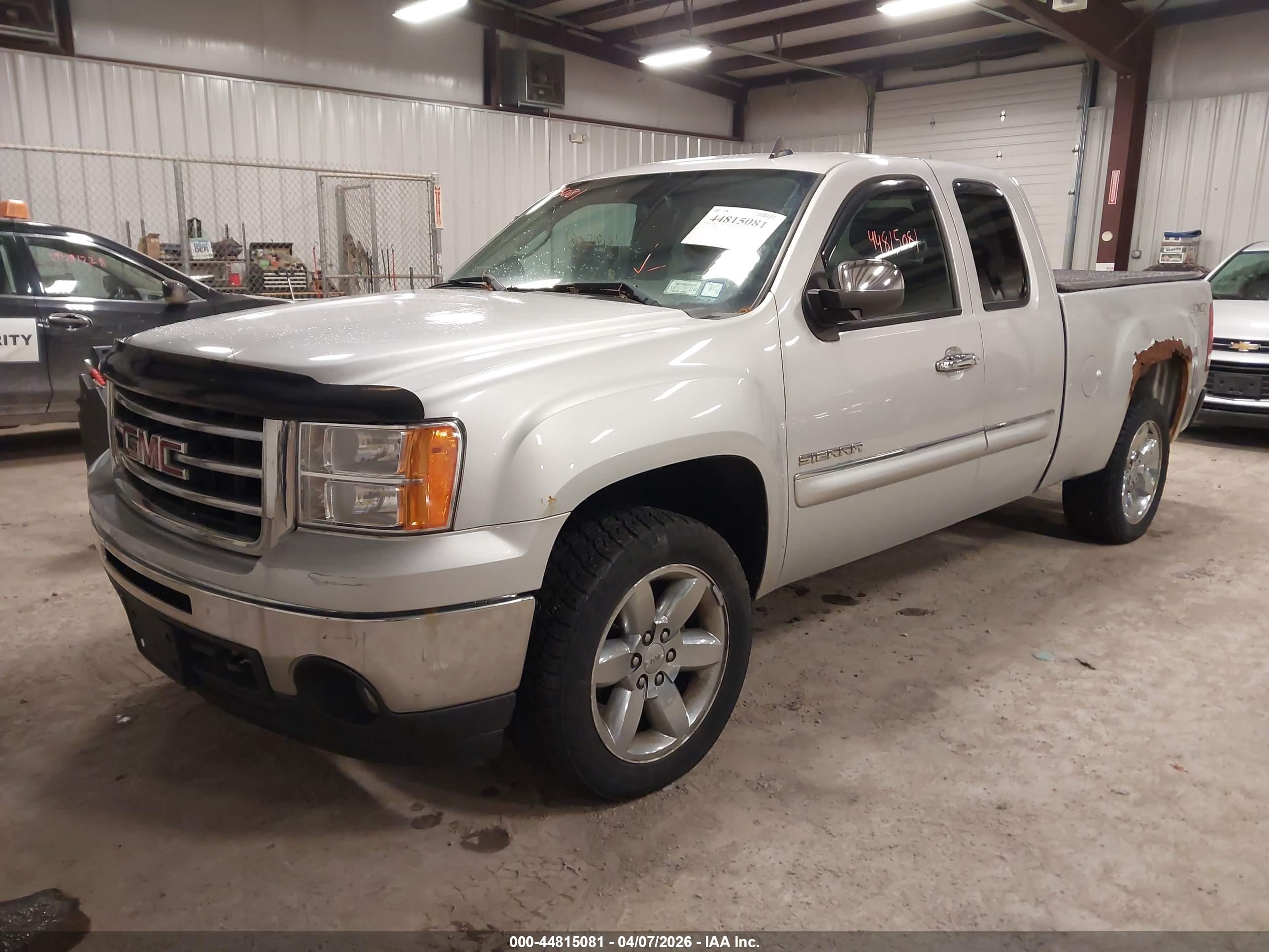 GMC SIERRA image 2