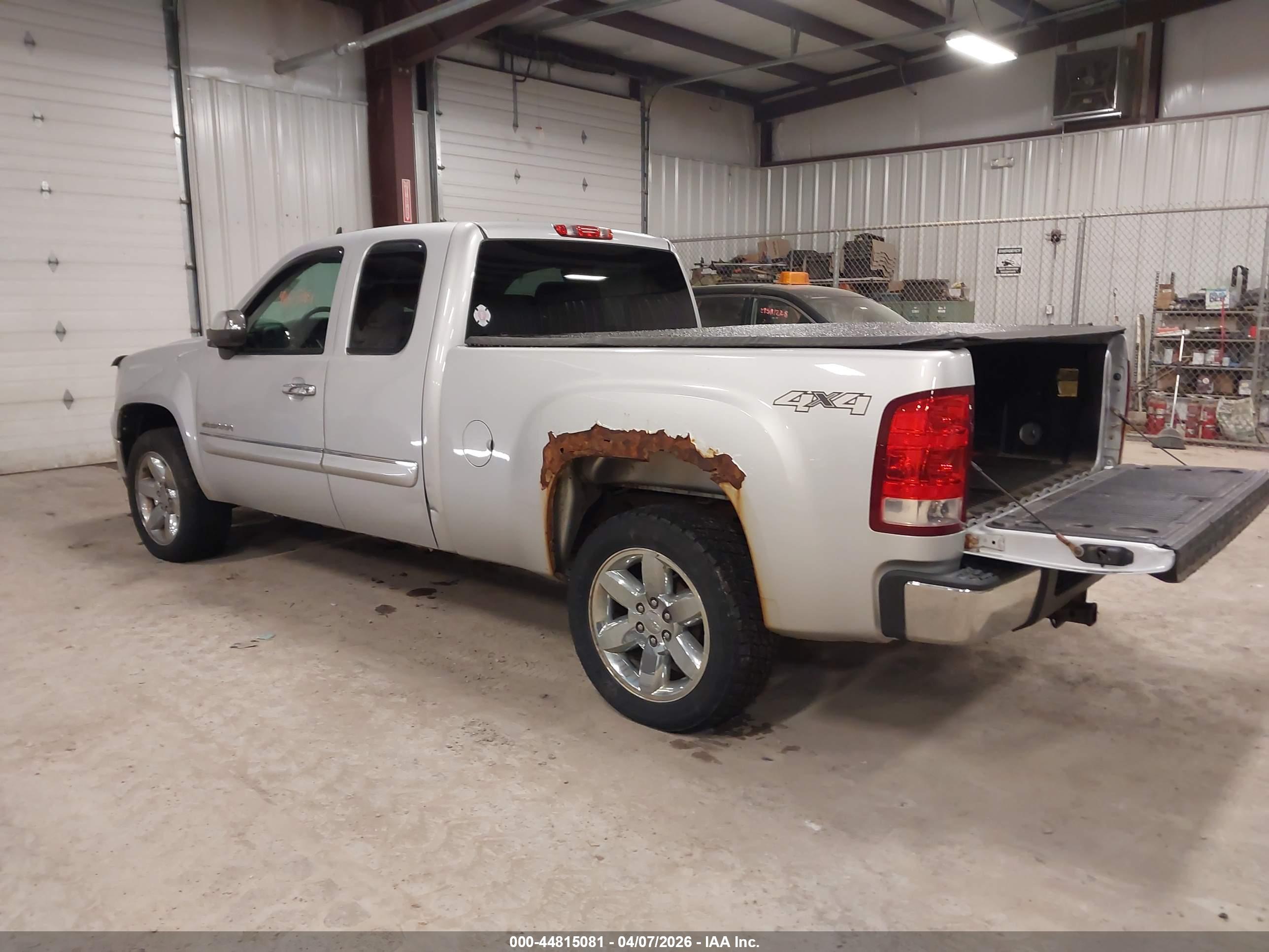 GMC SIERRA image 3
