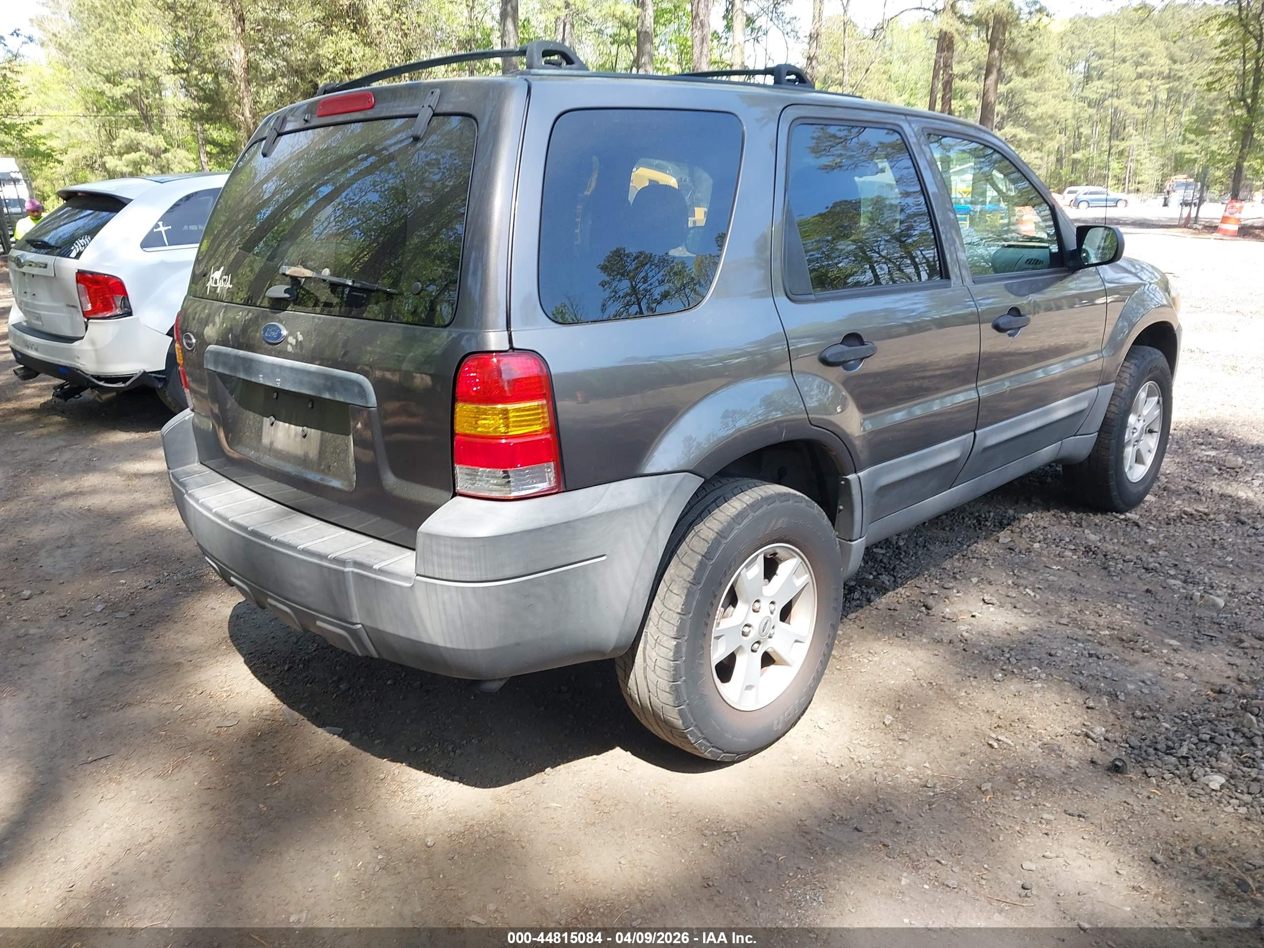 FORD ESCAPE image 4