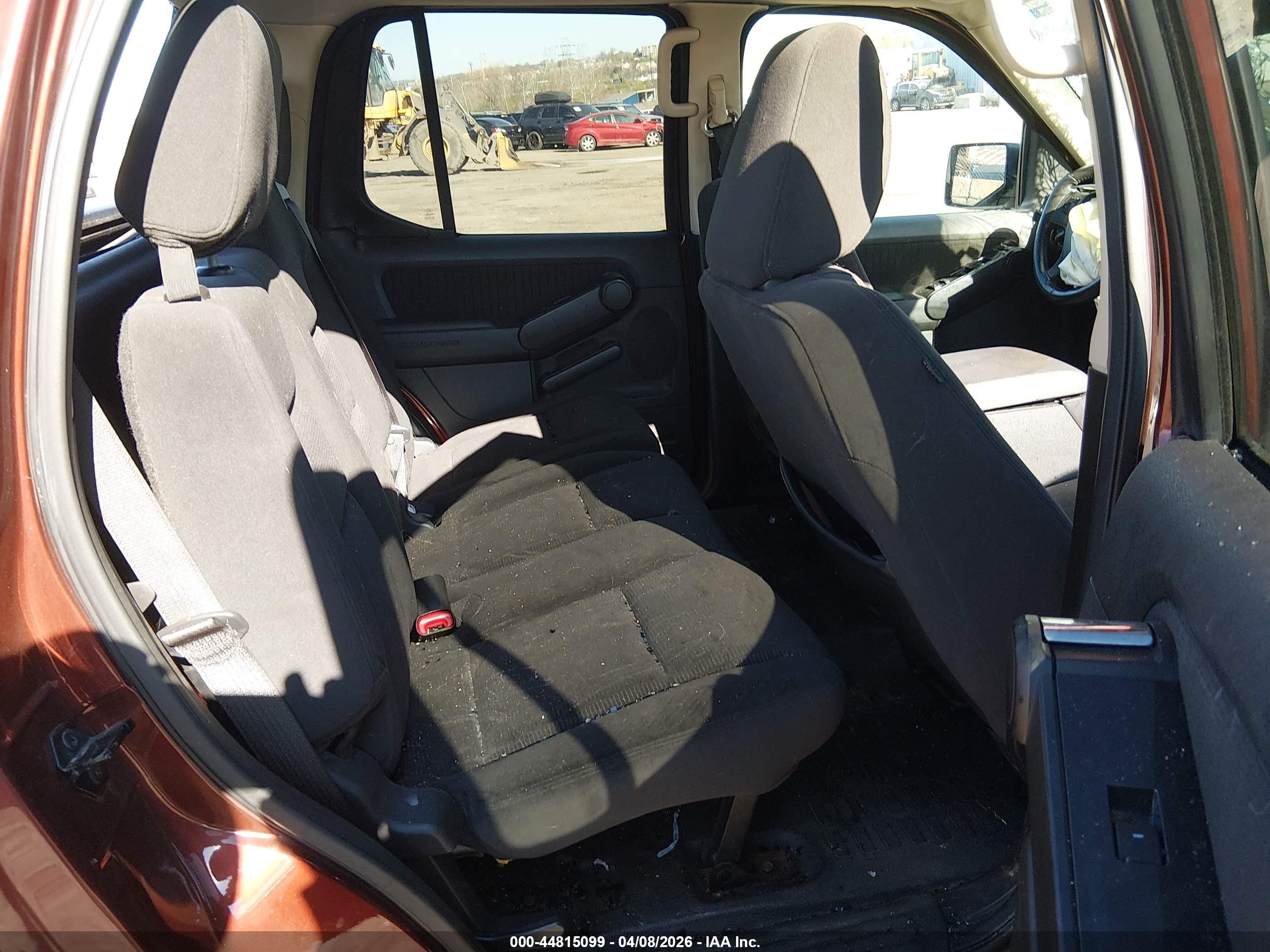 FORD EXPLORER image 8