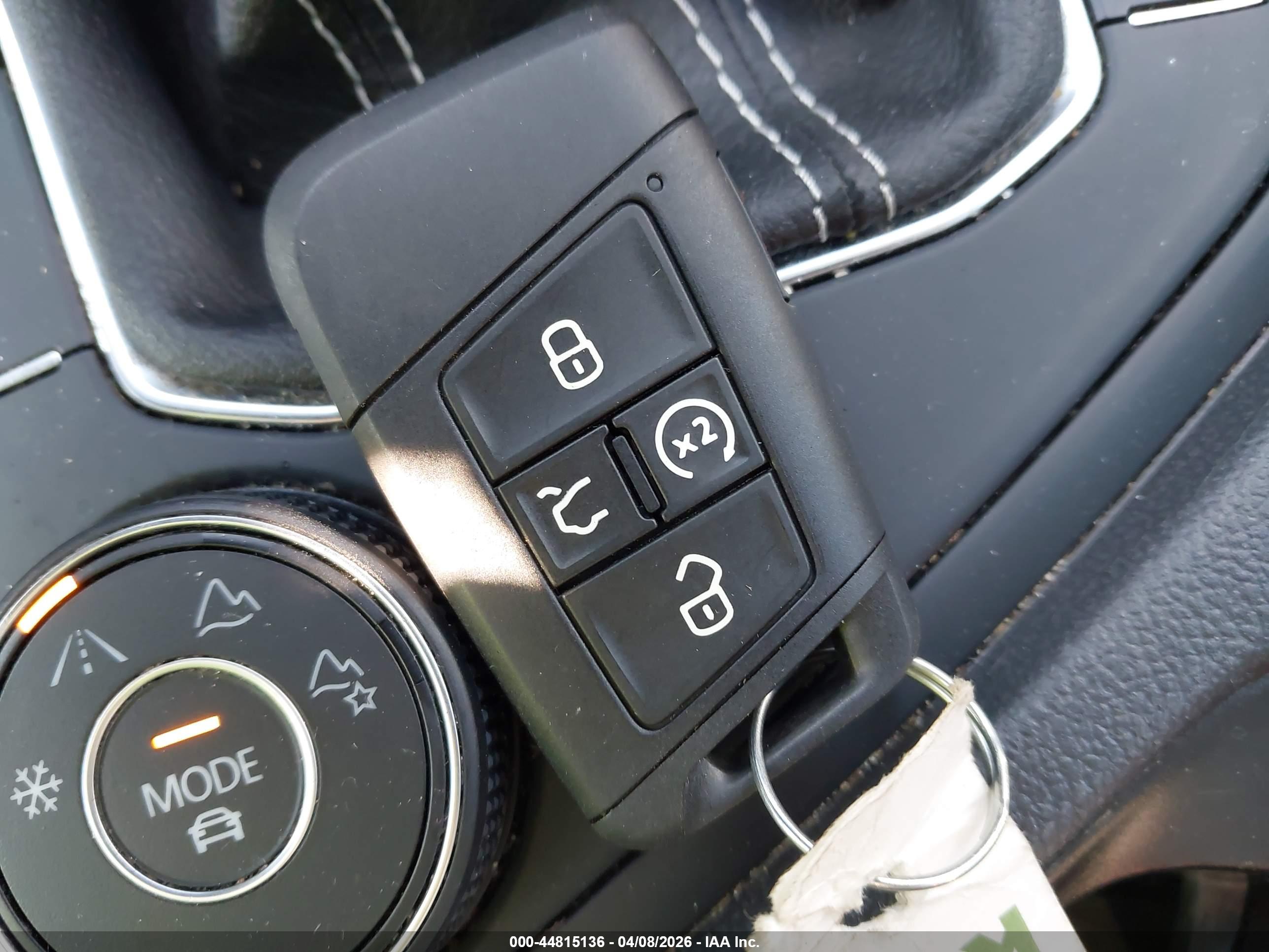 VOLKSWAGEN TAOS image 11