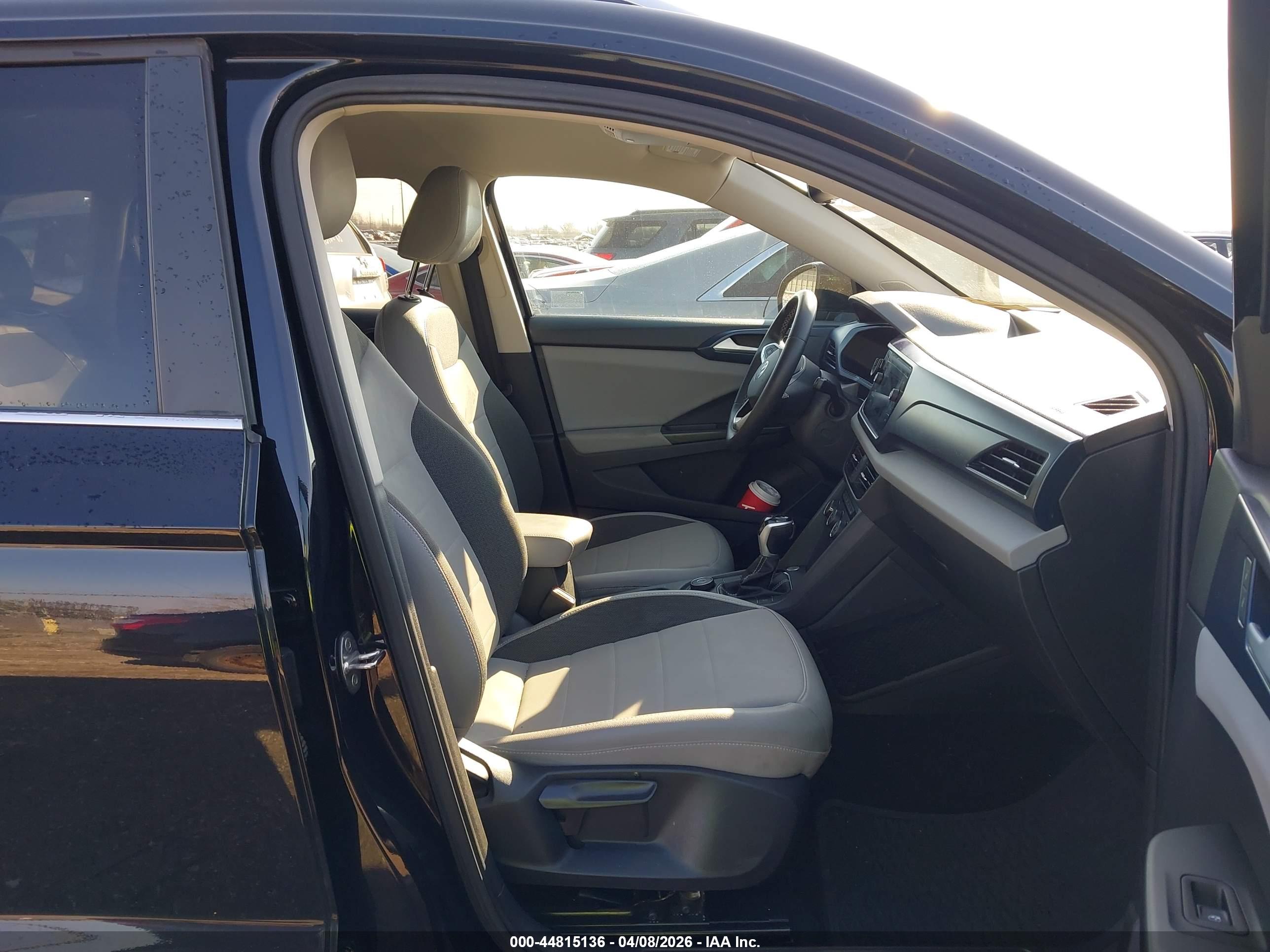 VOLKSWAGEN TAOS image 5