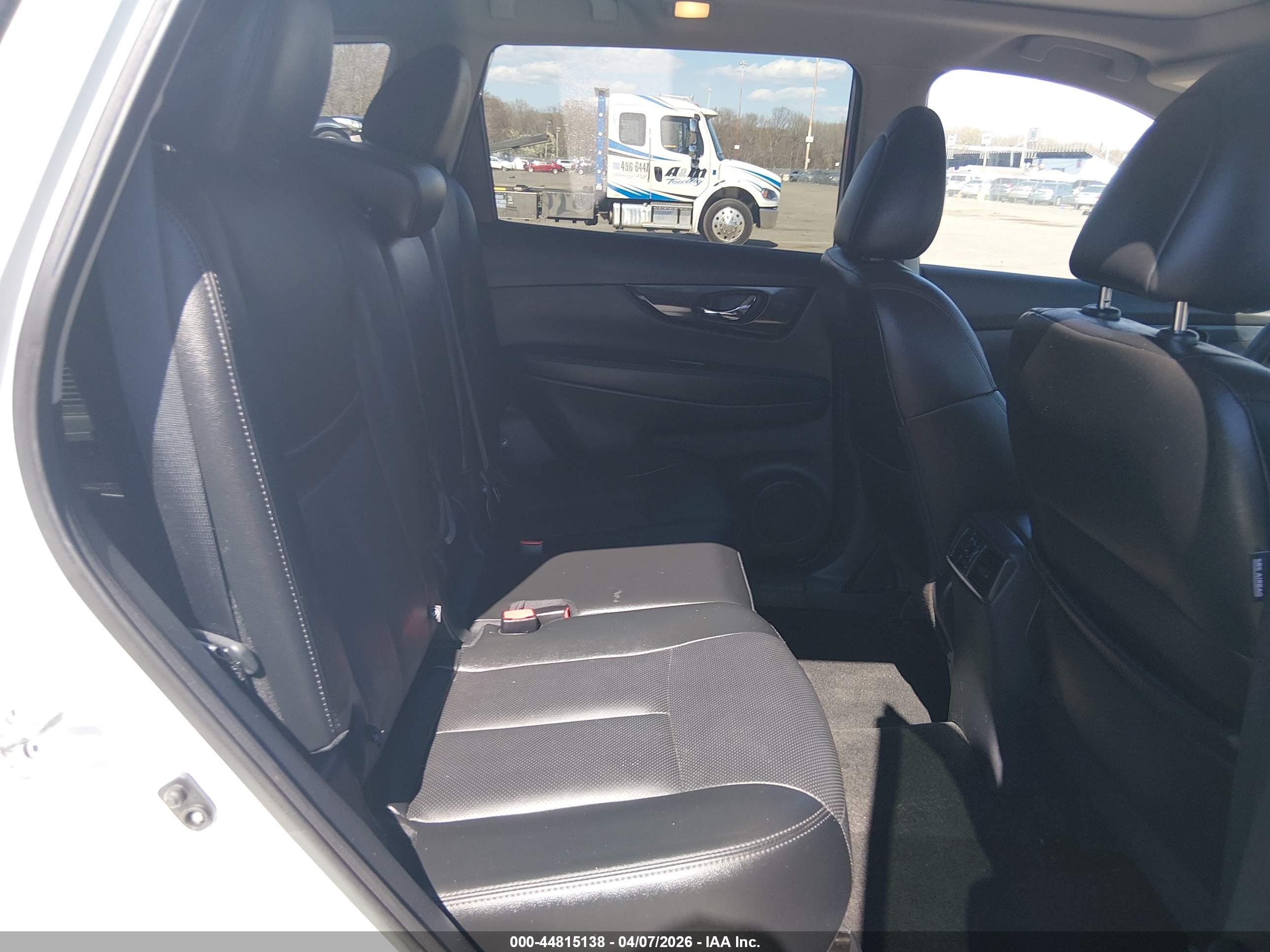 NISSAN ROGUE image 8