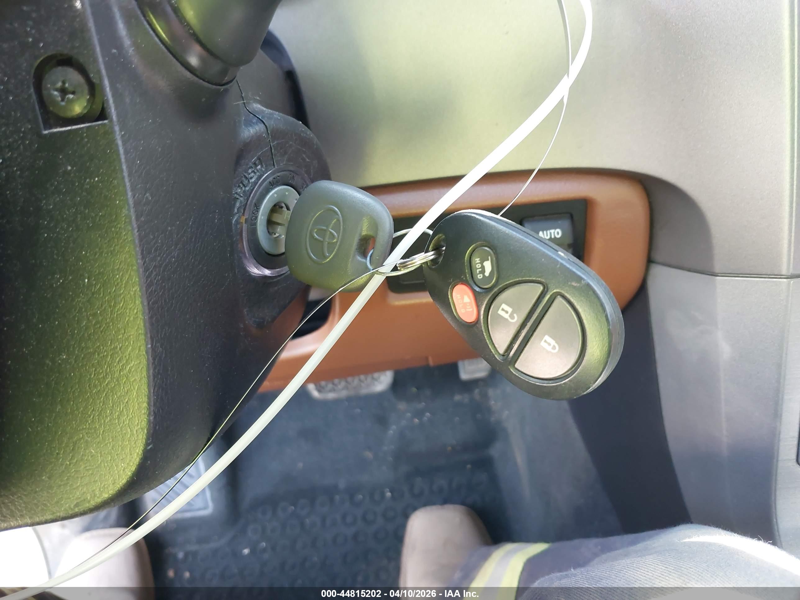 TOYOTA SEQUOIA image 11