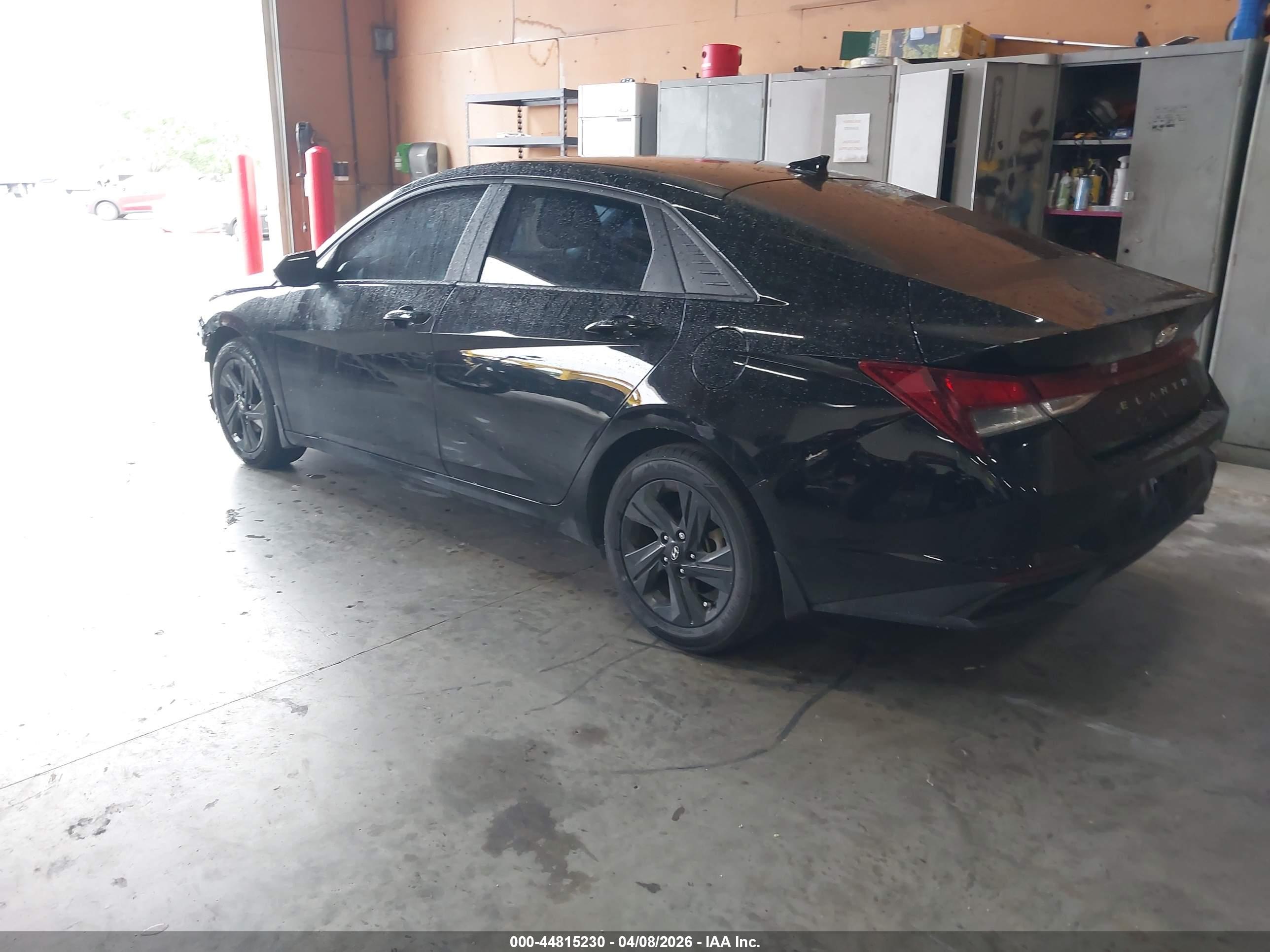 HYUNDAI ELANTRA image 3