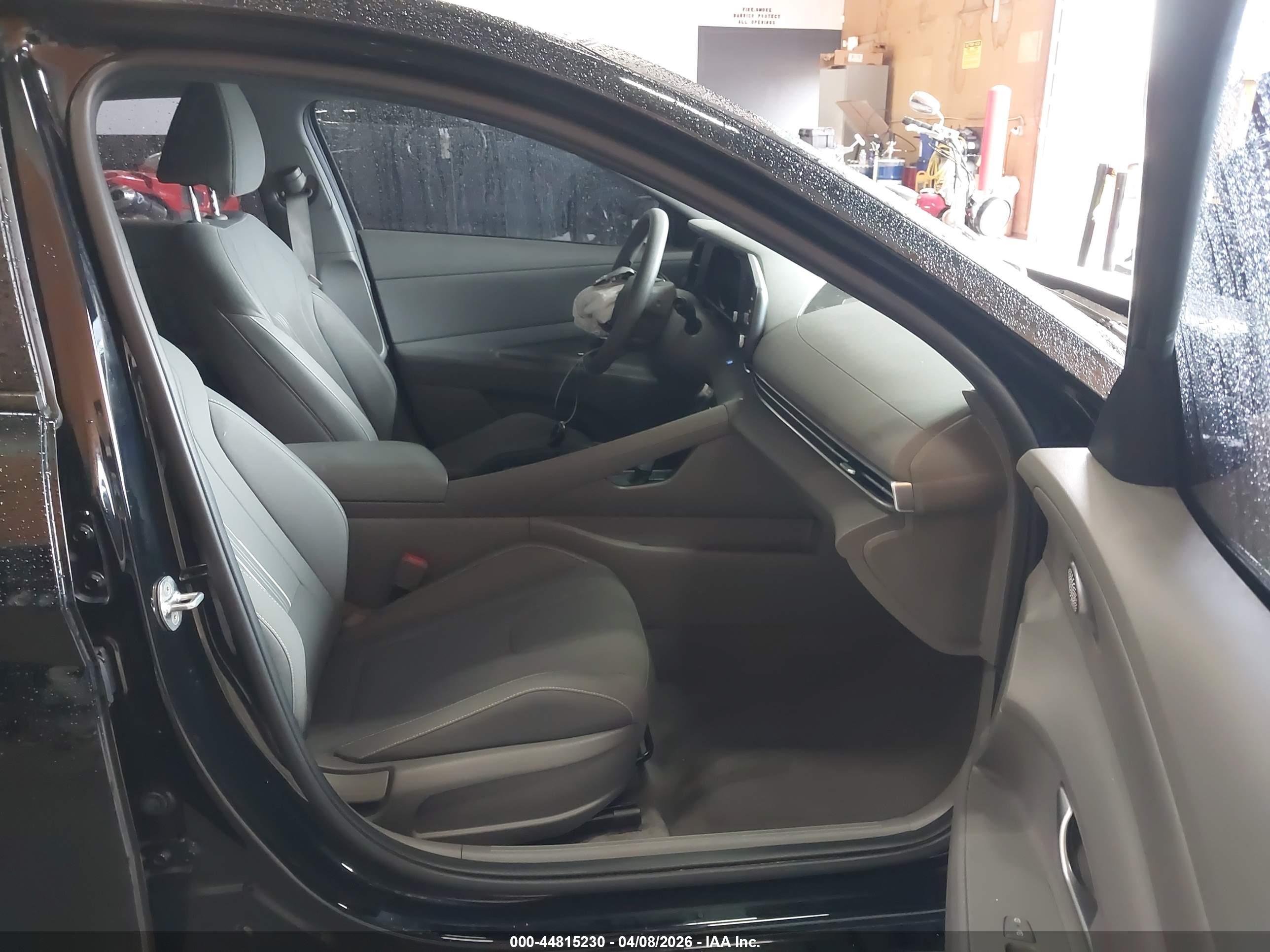 HYUNDAI ELANTRA image 5