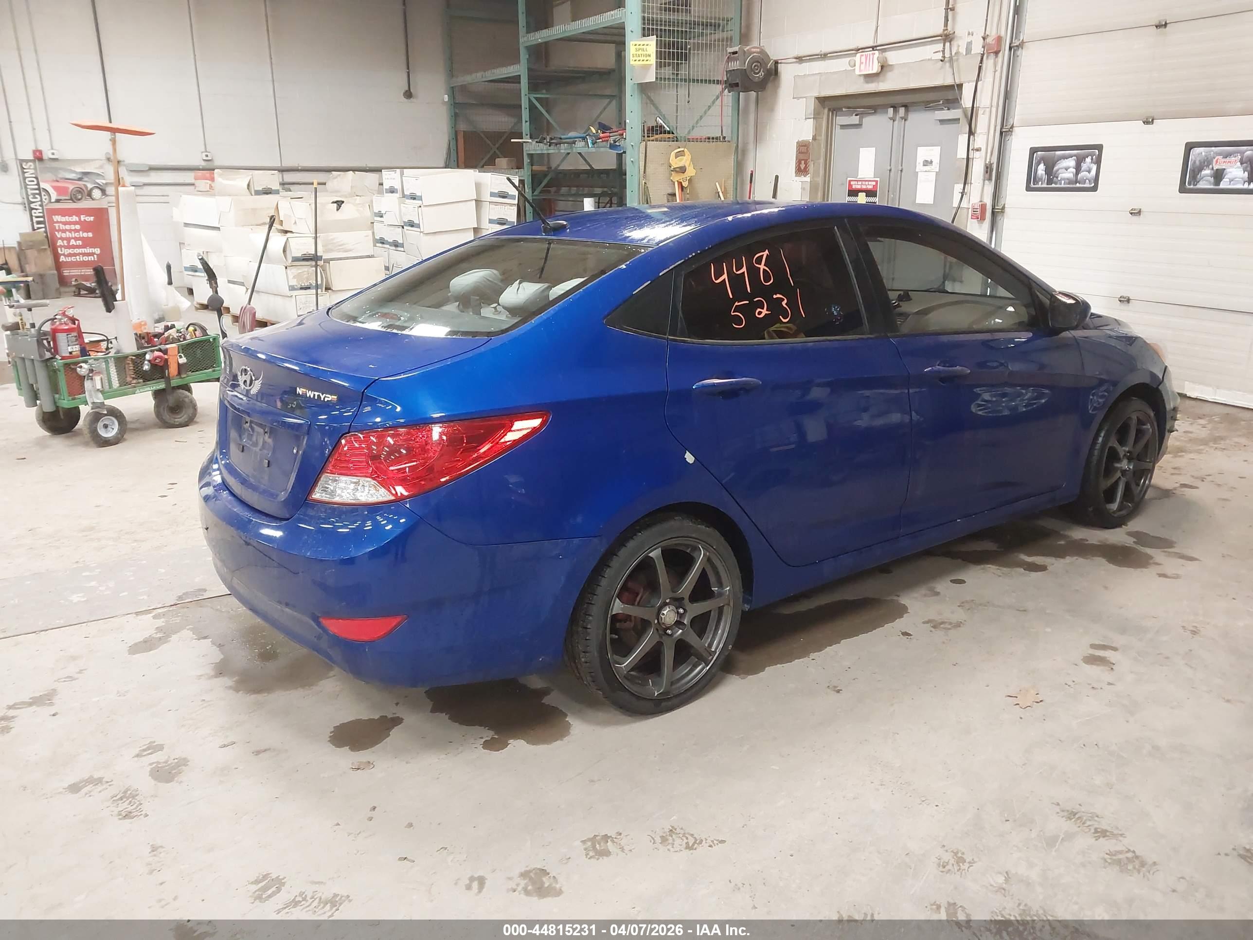HYUNDAI ACCENT image 4