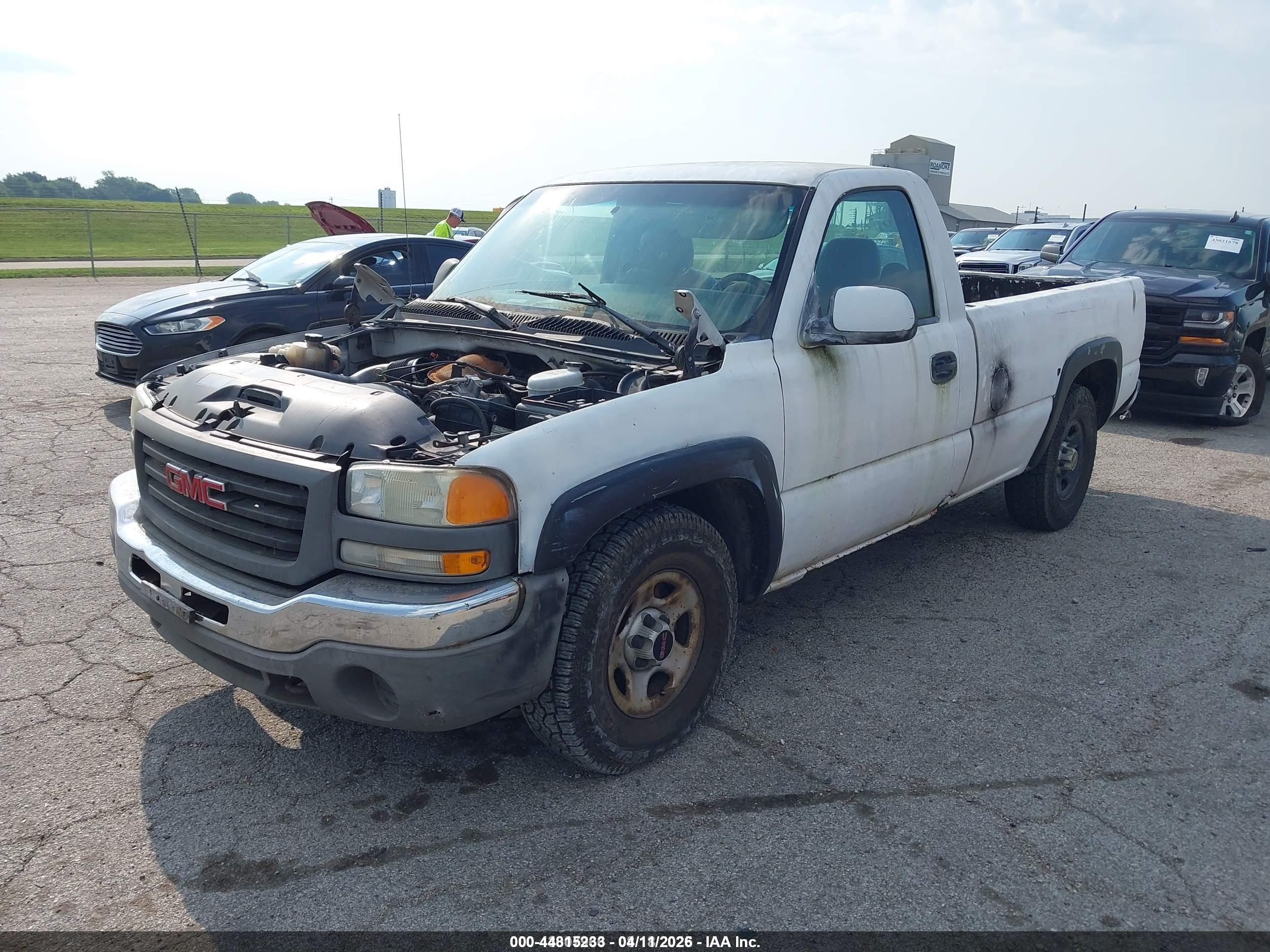 GMC SIERRA image 2