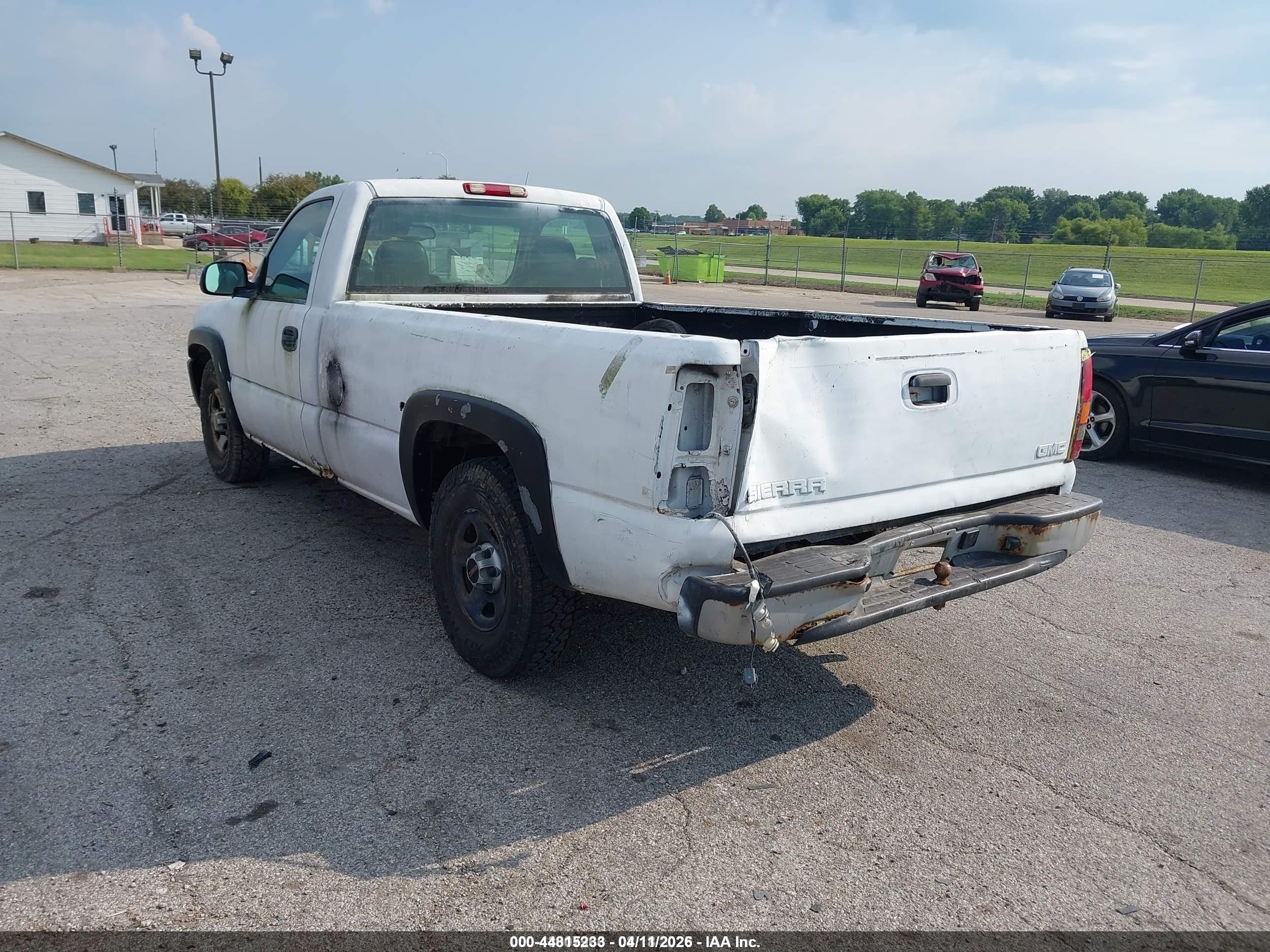 GMC SIERRA image 3