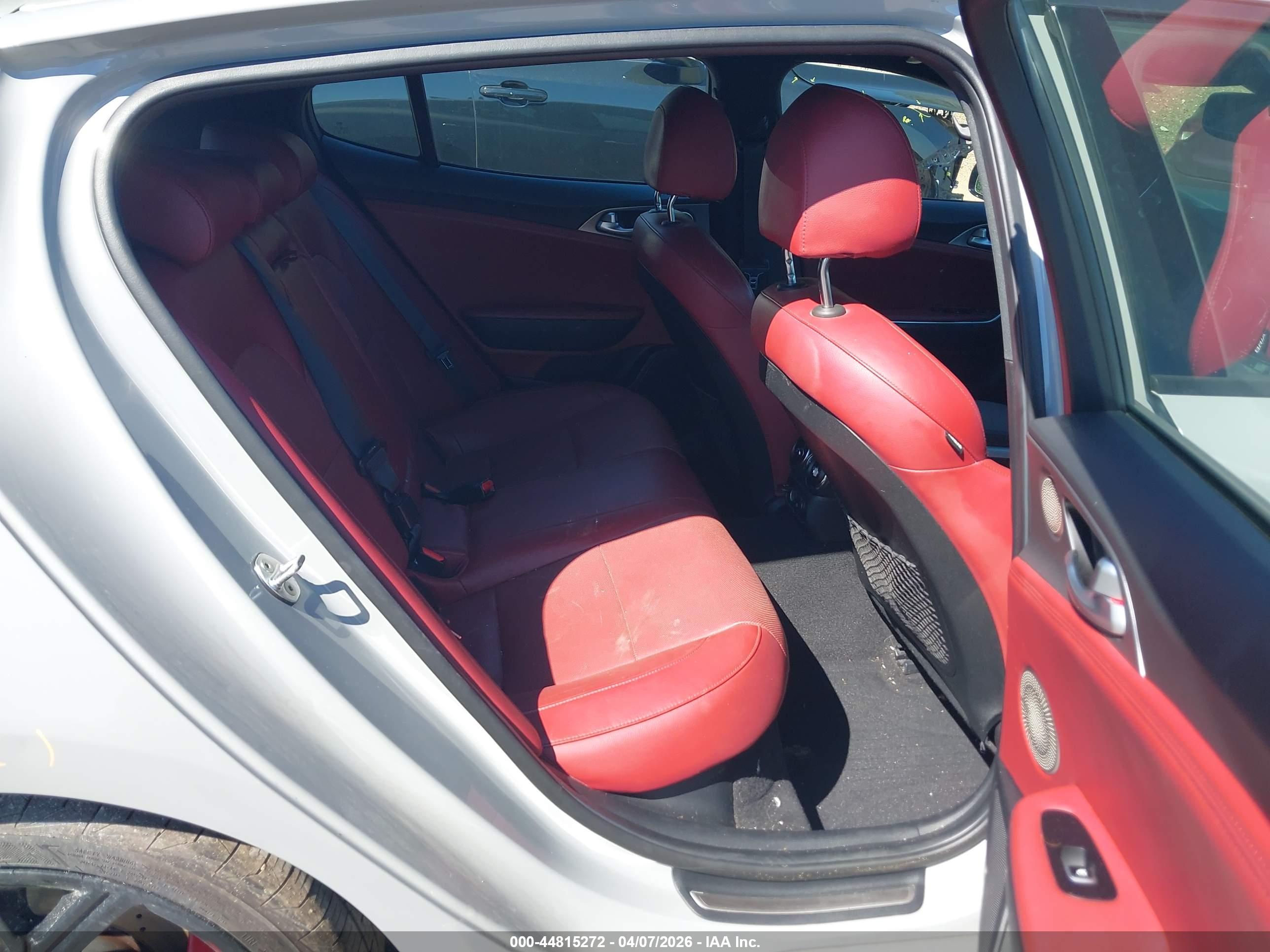 KIA STINGER image 8