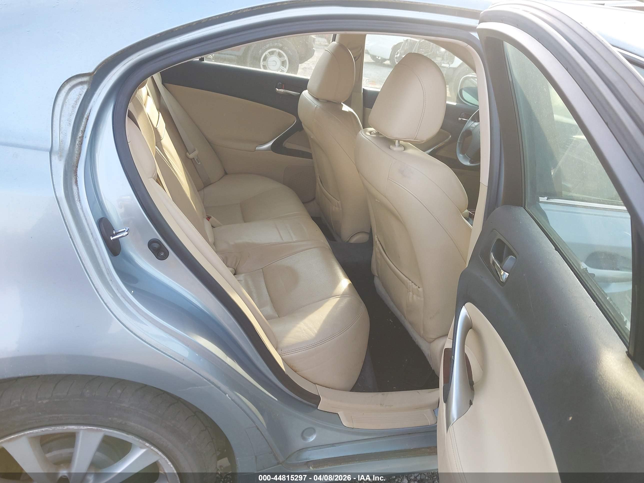 LEXUS IS image 8