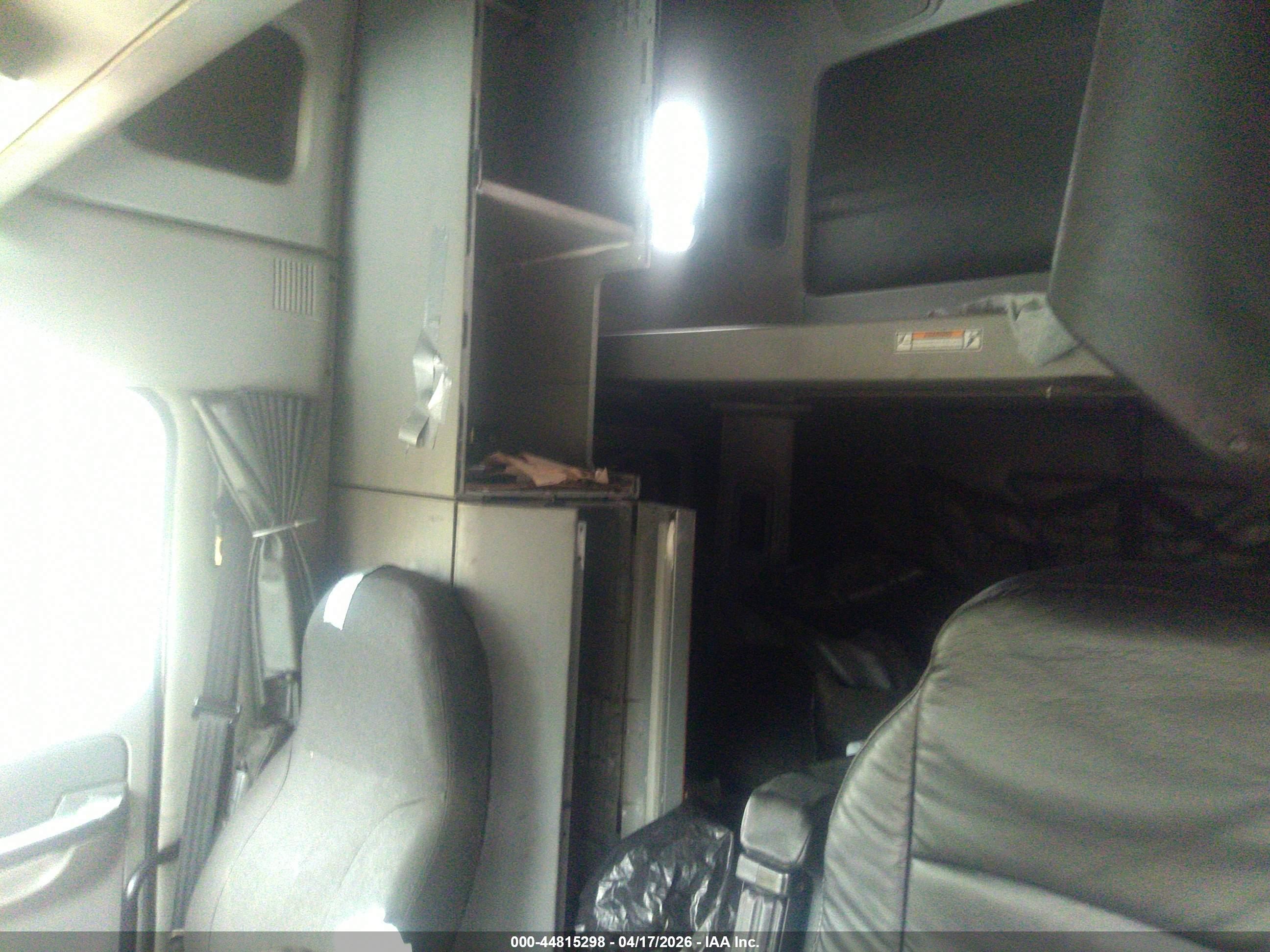FREIGHTLINER CONVENTIONAL image 7