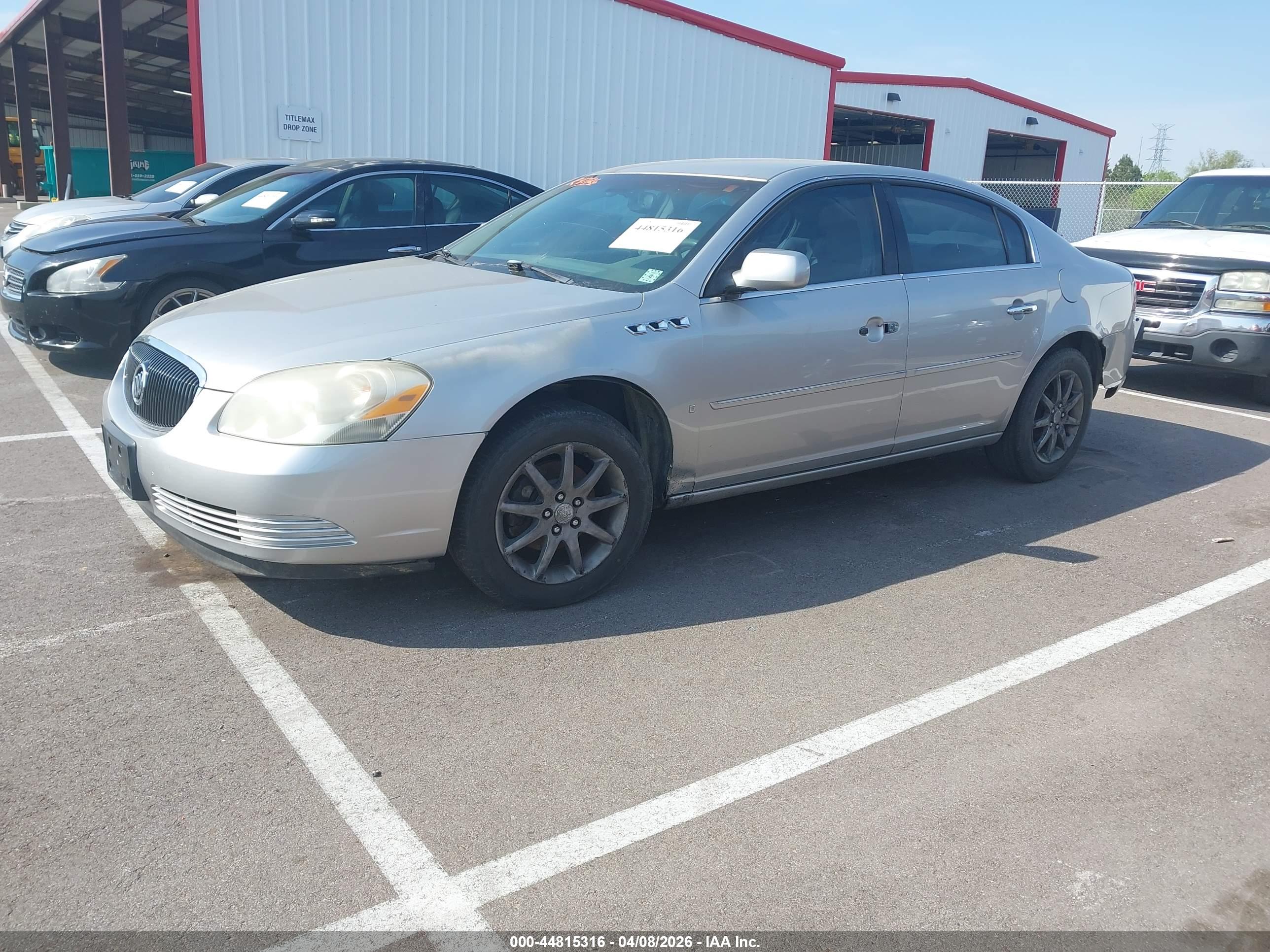 BUICK LUCERNE image 2