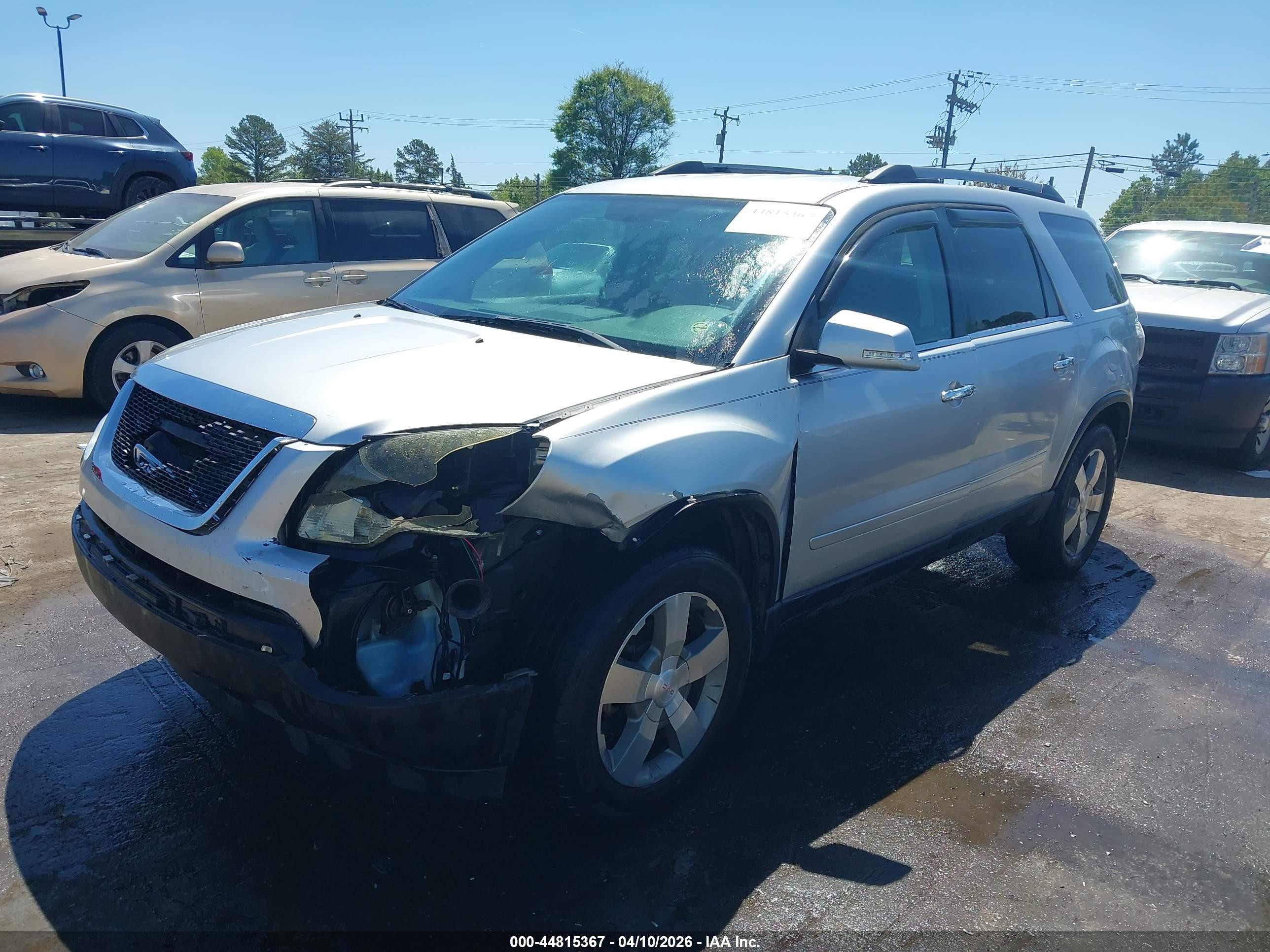 GMC ACADIA image 2