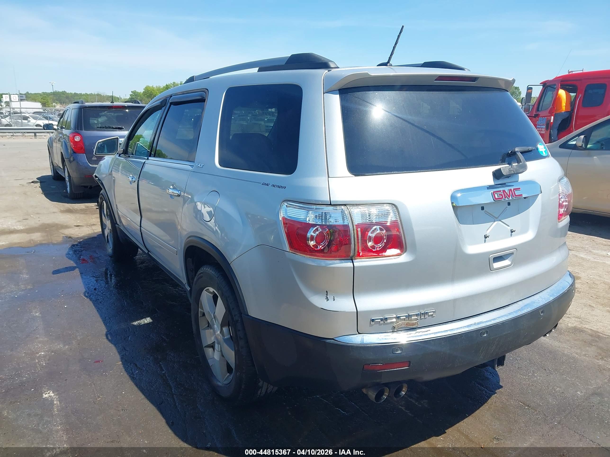 GMC ACADIA image 3