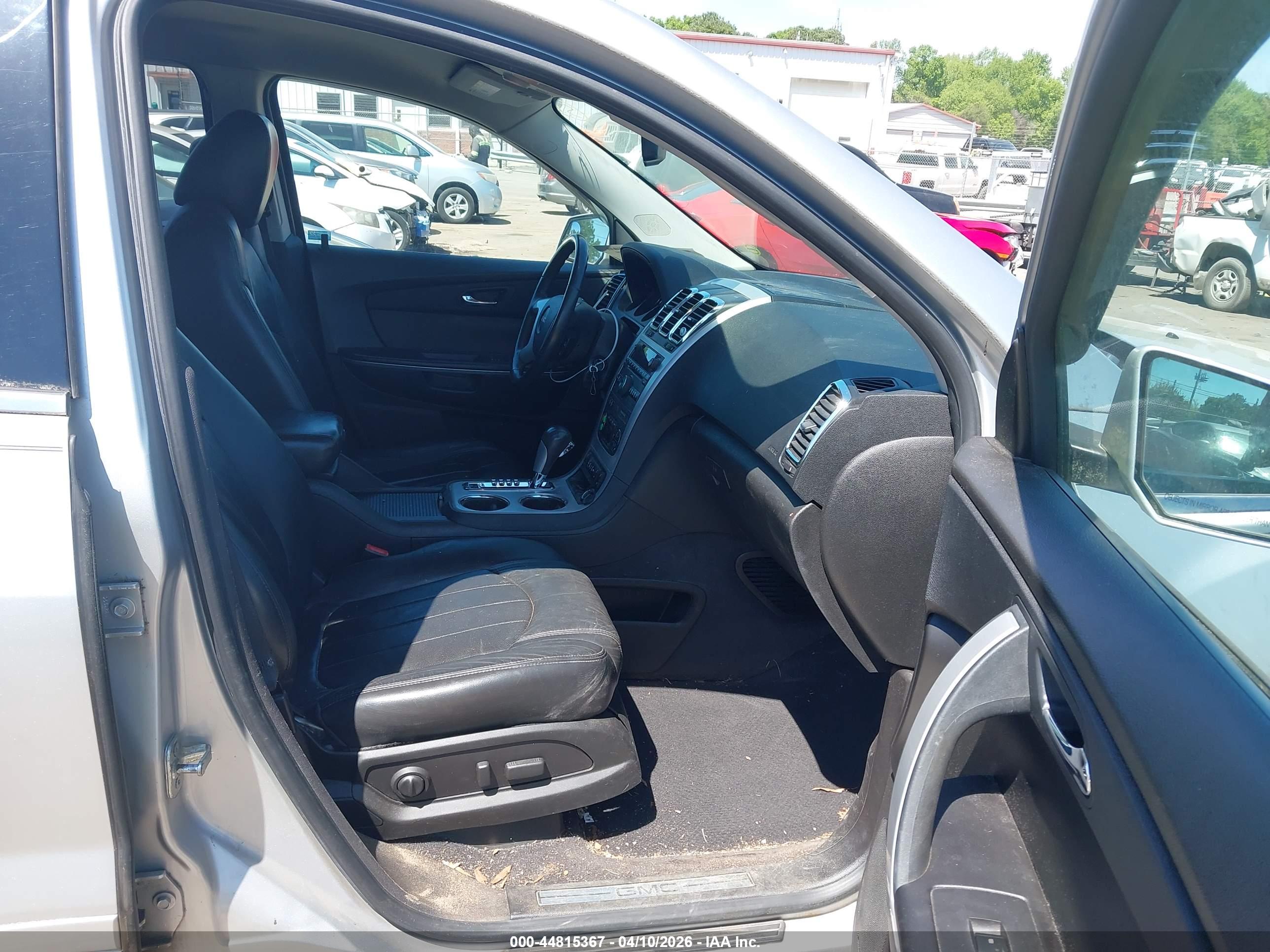 GMC ACADIA image 5