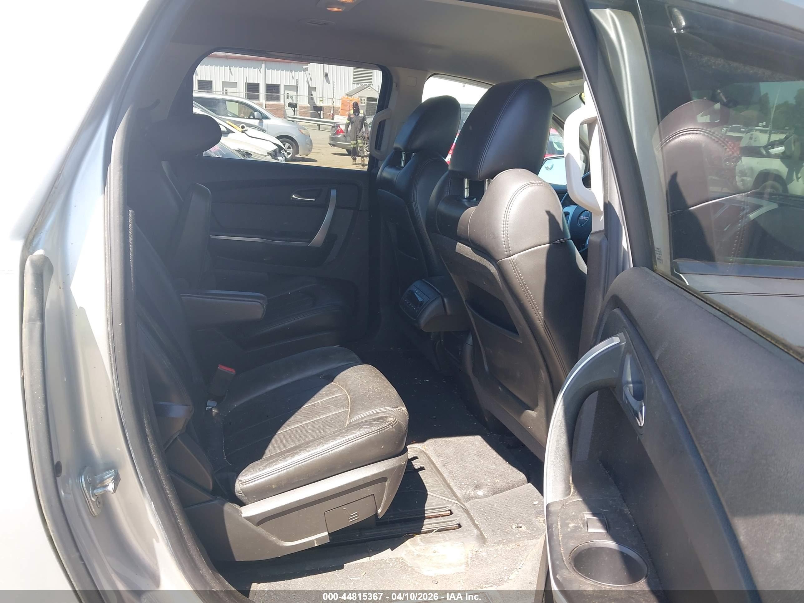 GMC ACADIA image 8
