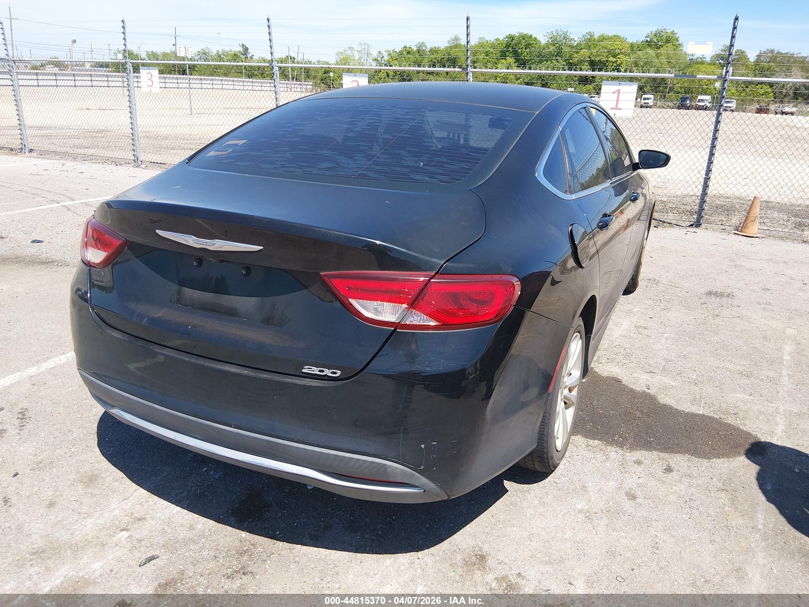 CHRYSLER 200 image 4